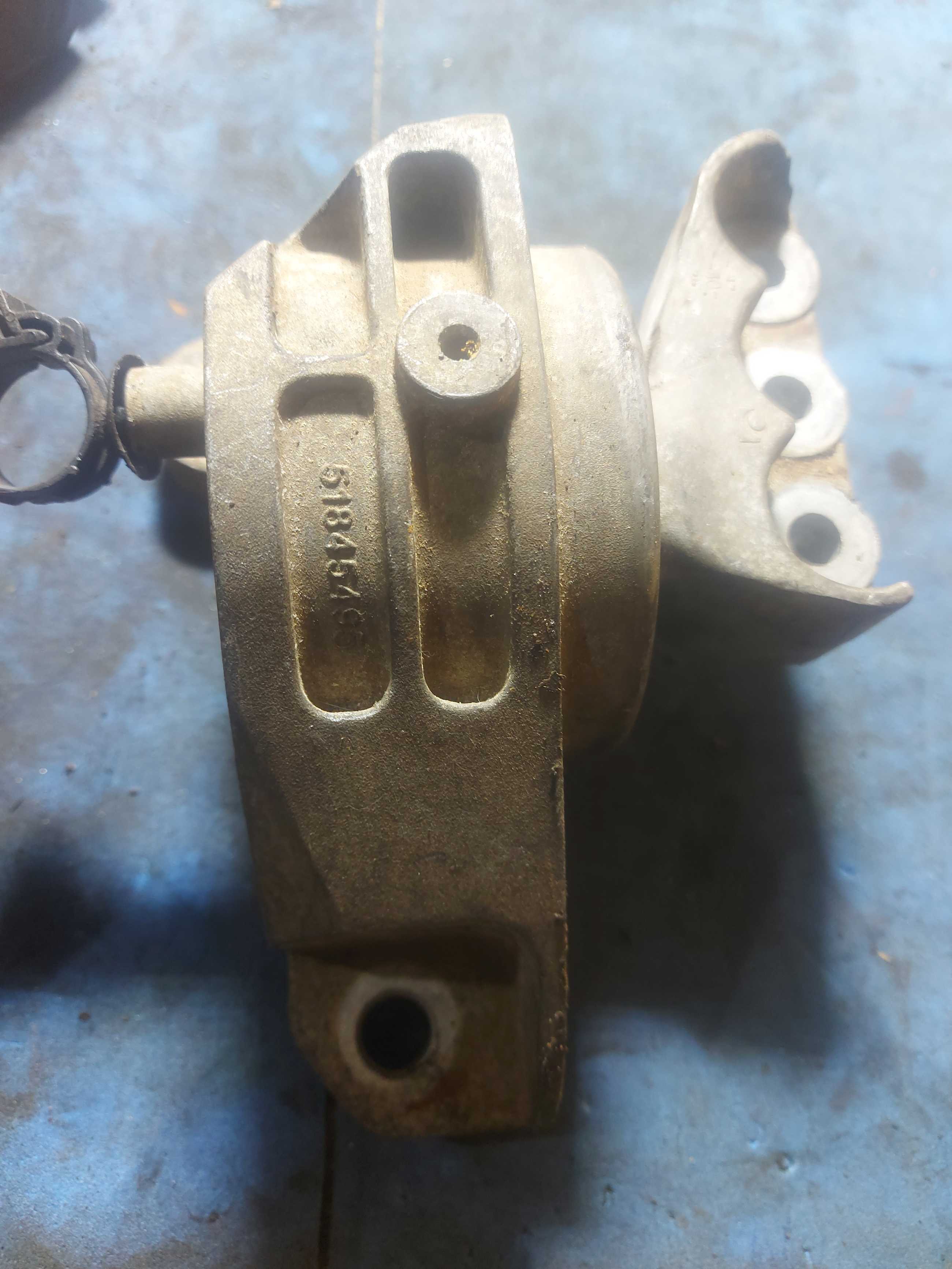 Calço Coxim Superior Caixa Fiat Punto 51845495