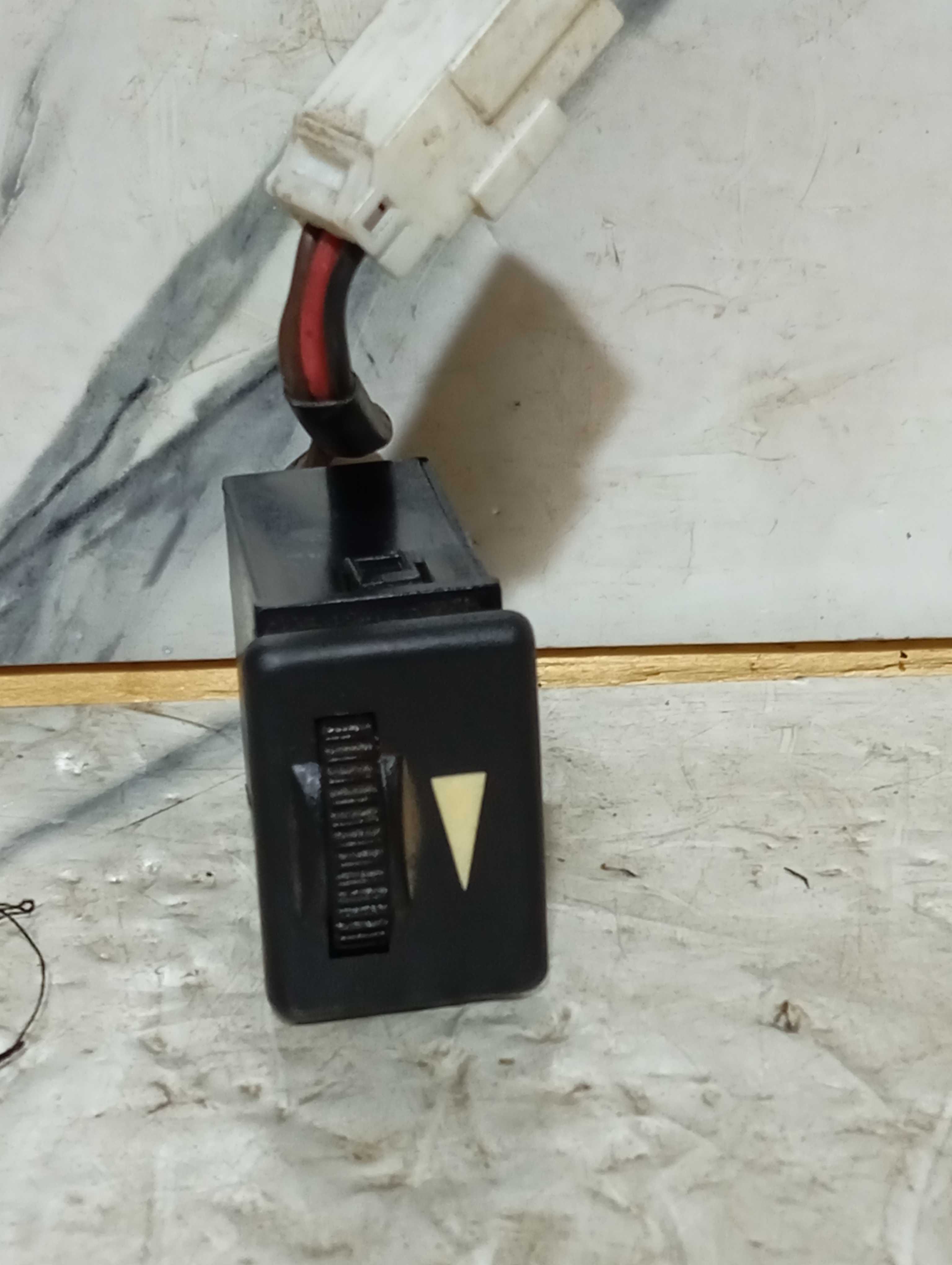 Botão Da Luz Do Painel Da Fiorino Ano 2000