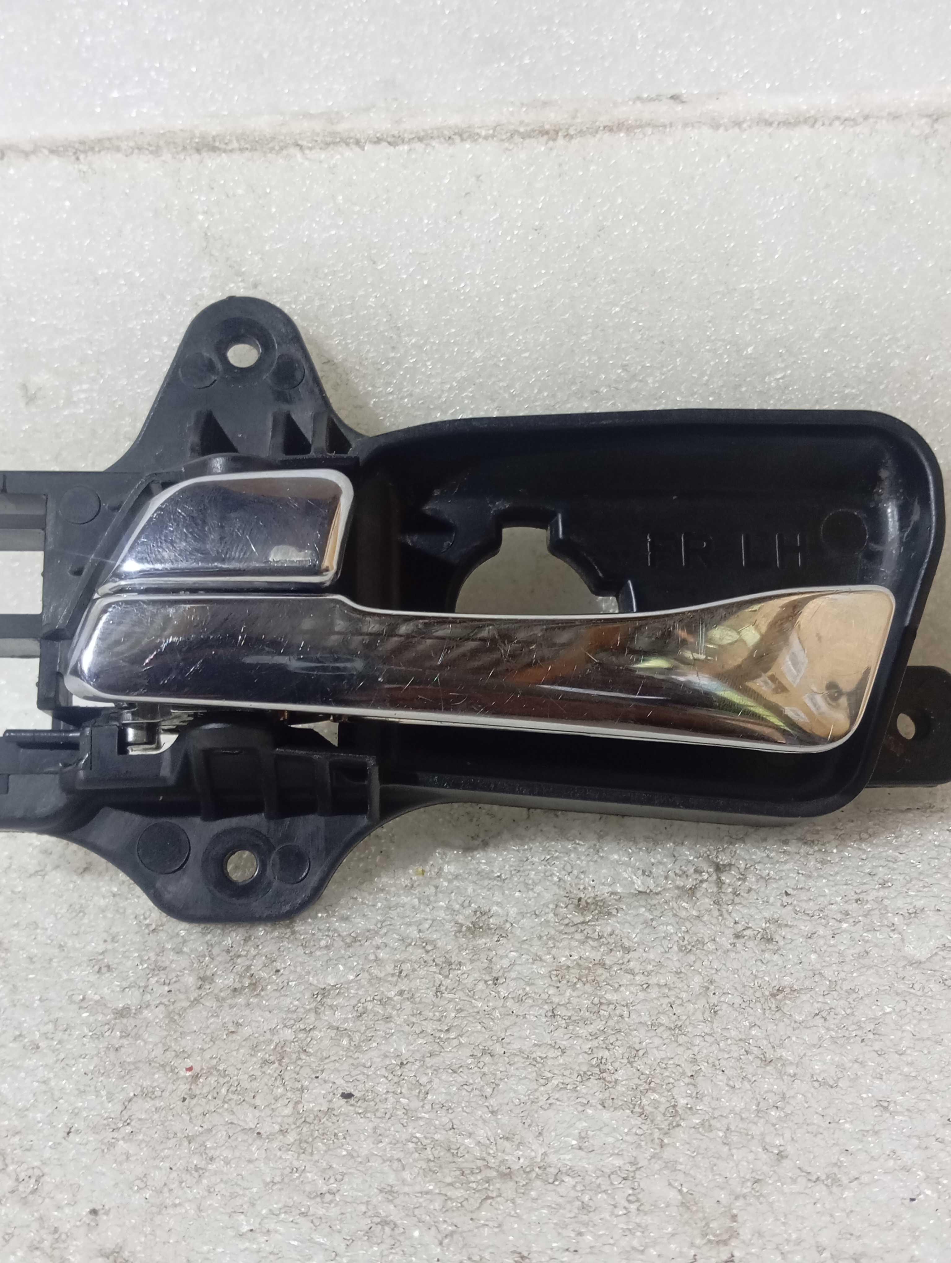 Maçaneta interna dianteiro esquerdo hyundai i30 2010 a 2012