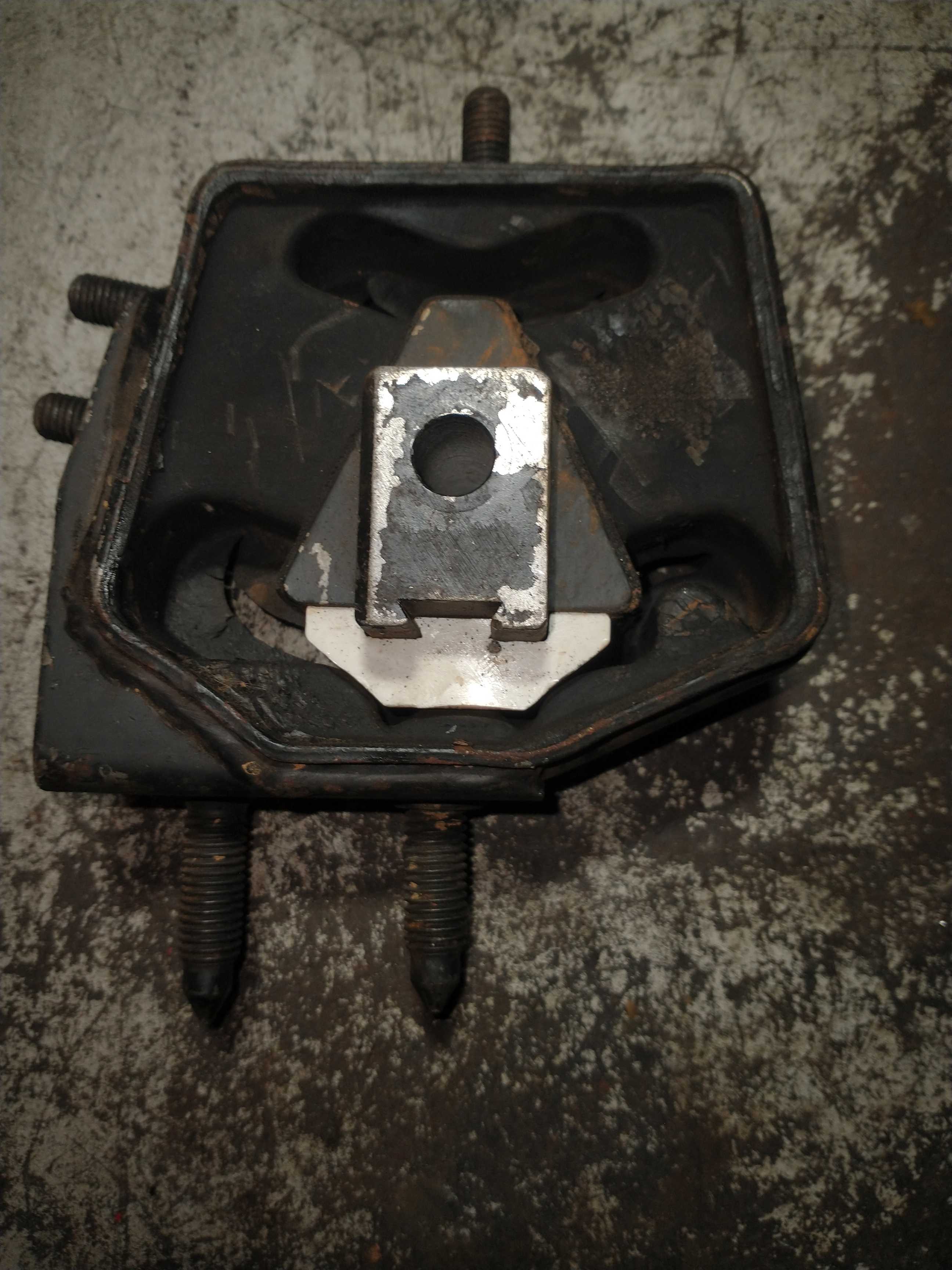 Coxim Do Motor Dianteiro Direito Escort / Logus