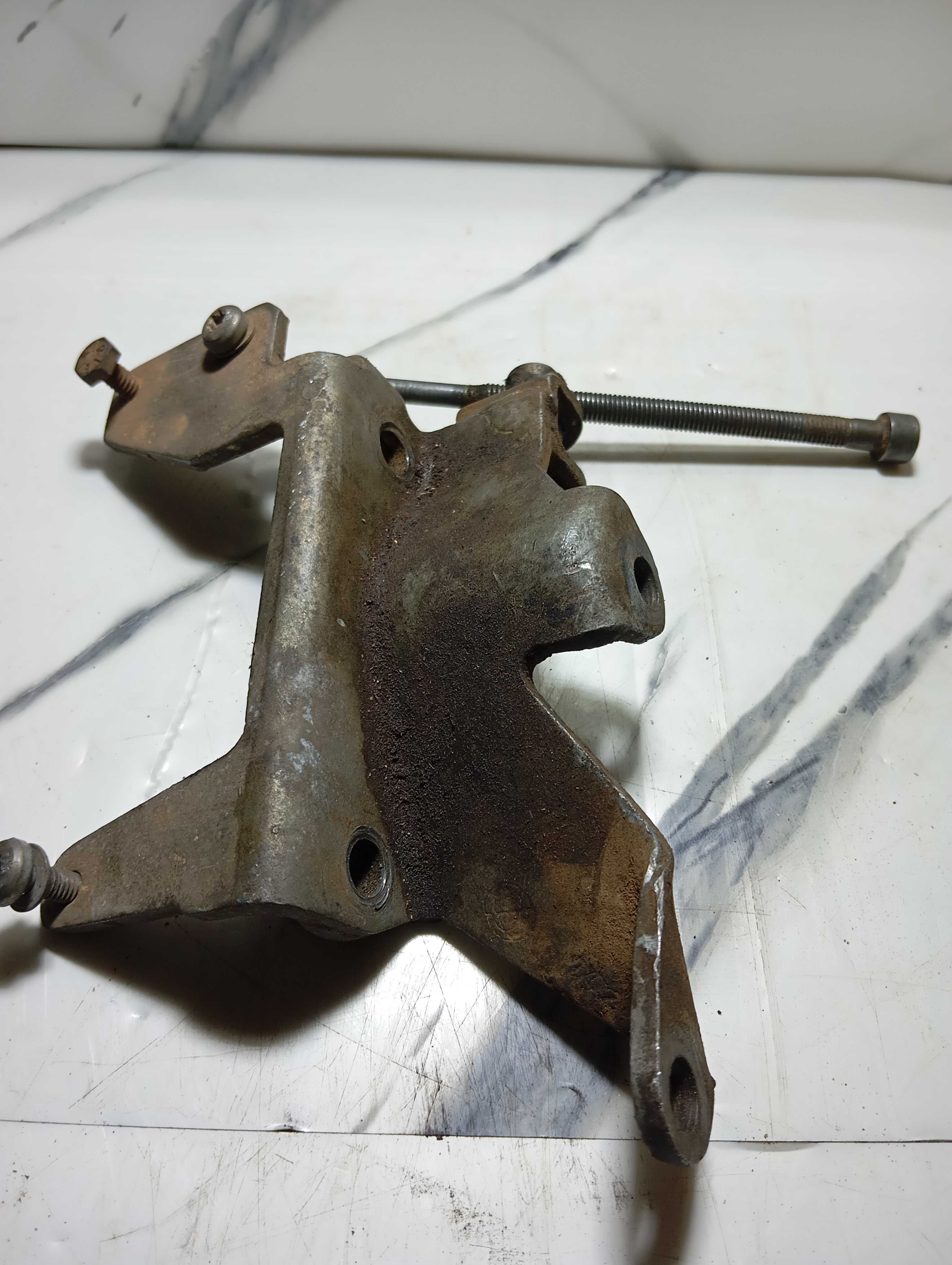 Suporte Do Alternador Do Marea 2.0 20 Válvulas