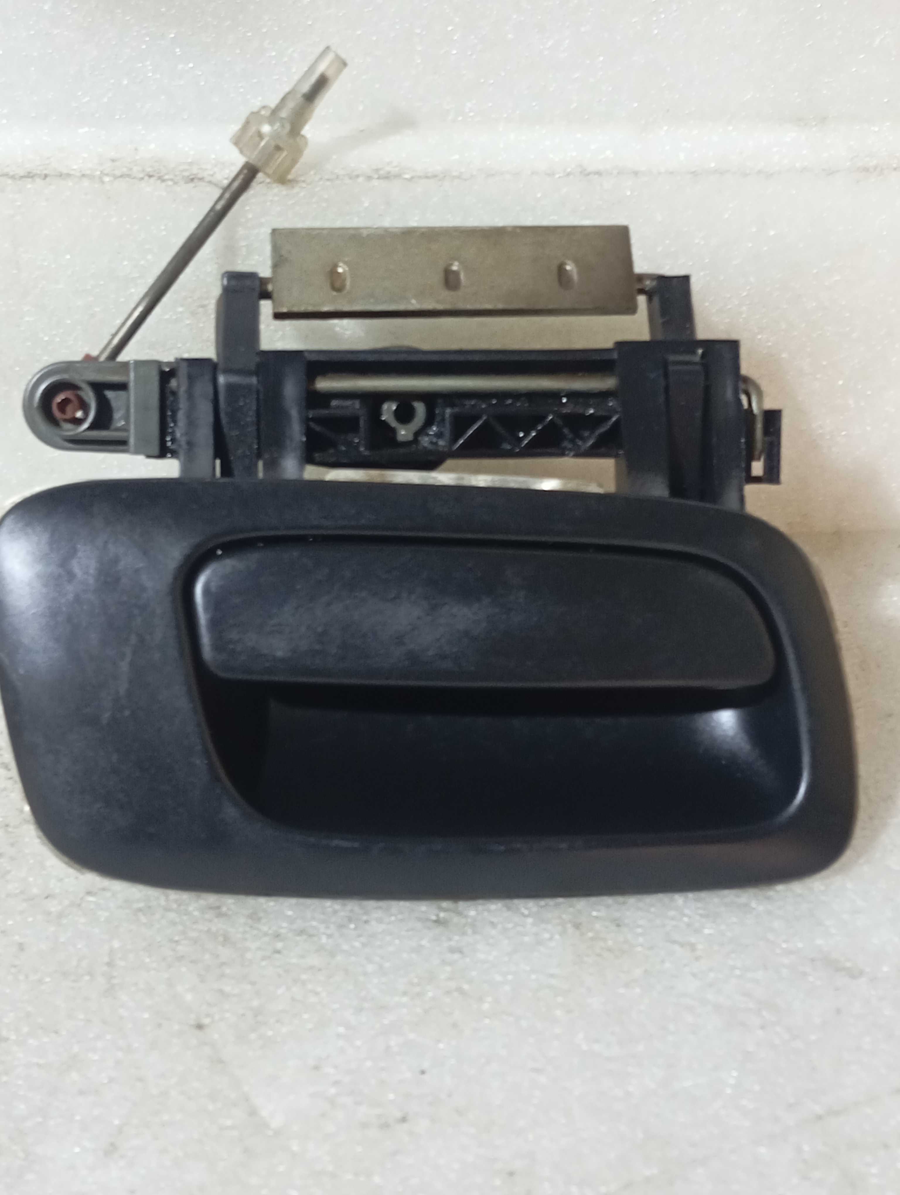 Tem Uma Caneta Da Porta Traseira Direita Gm Astra