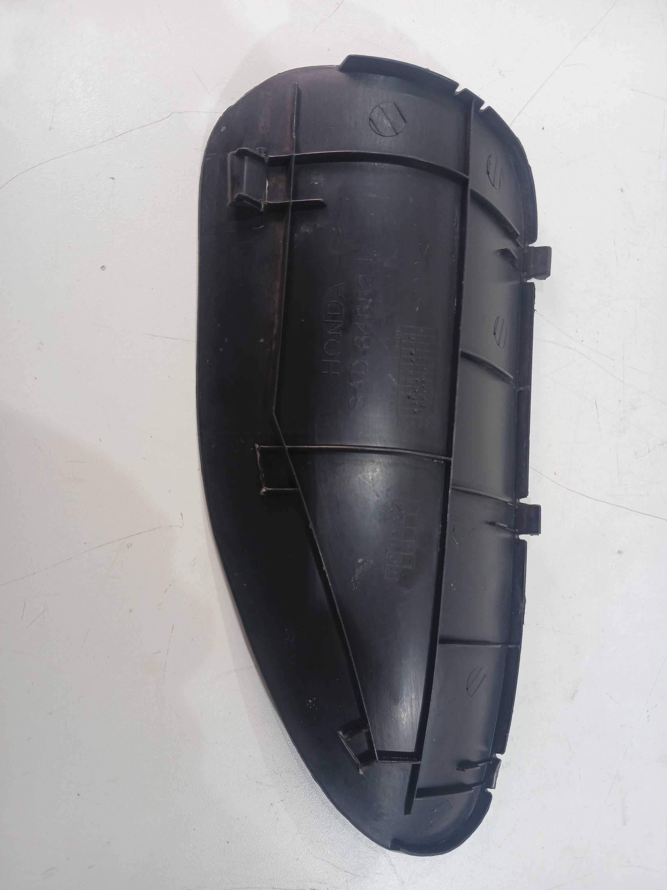 Moldura lanterna esquerda honda fit 2004 2008 33914