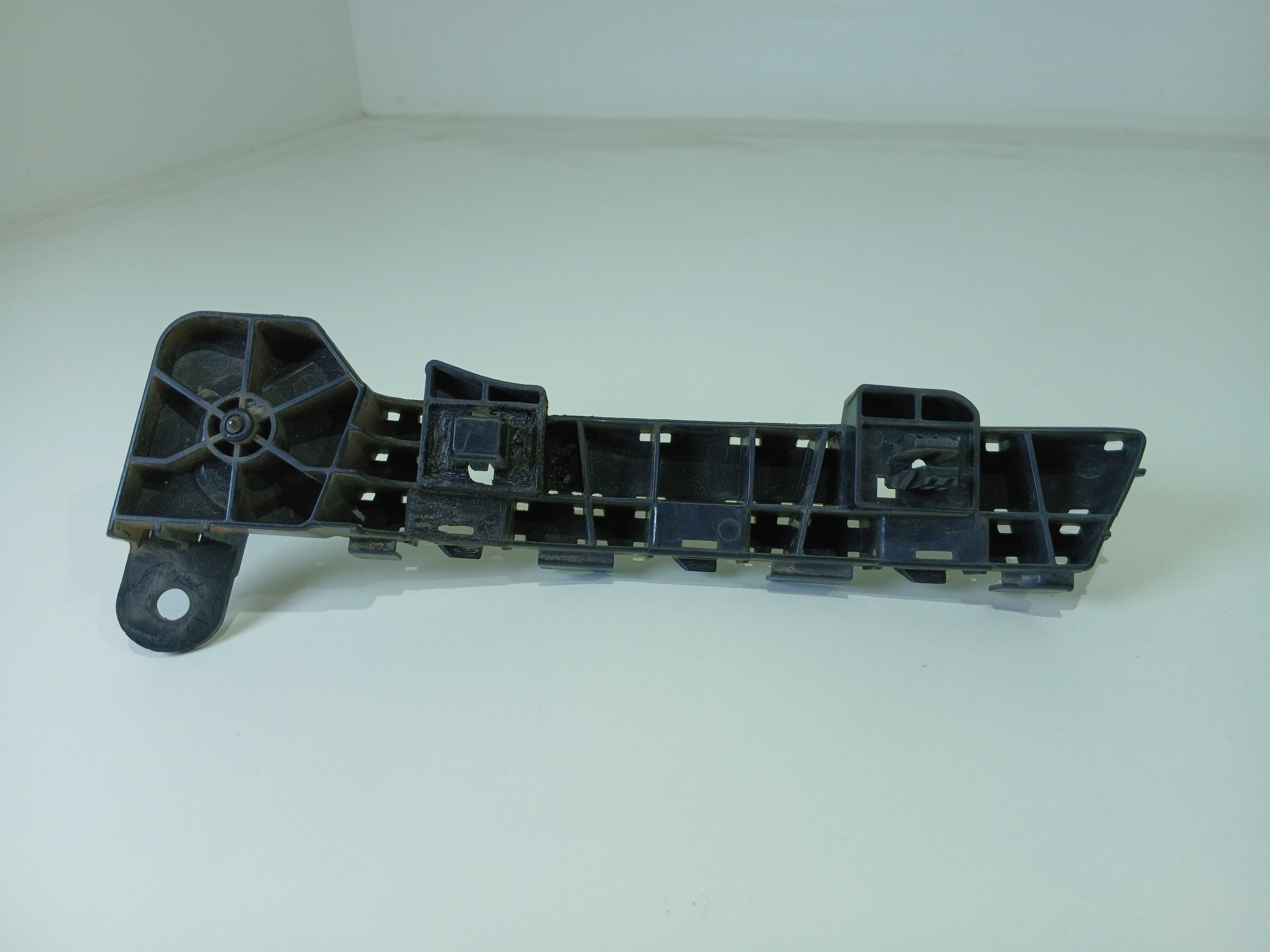 Guia Parachoque dianteiro direito honda crv 2012 a 2016