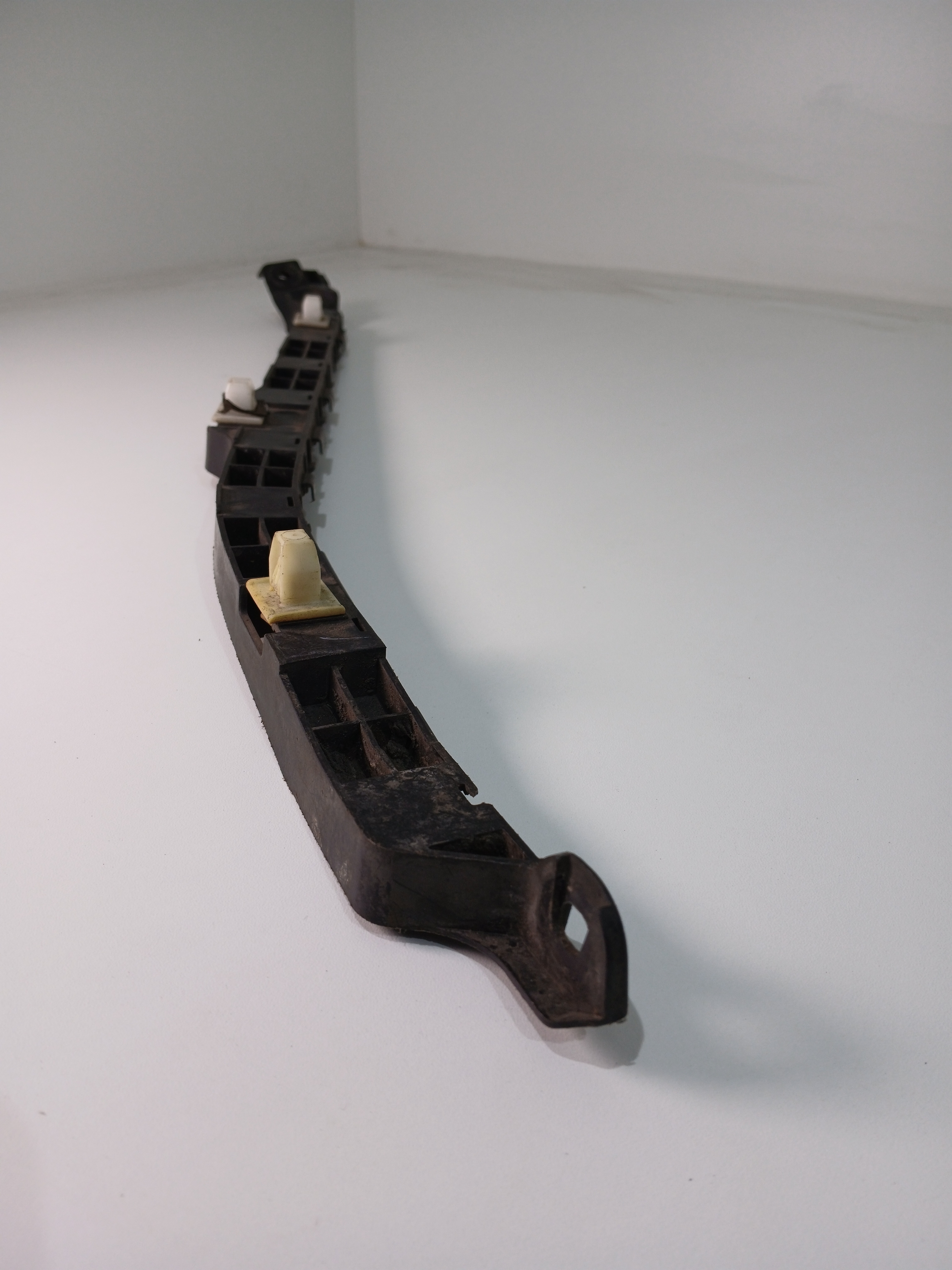 Guia parachoque dianteiro esquerdo Accord 2008 a 2009 E4923