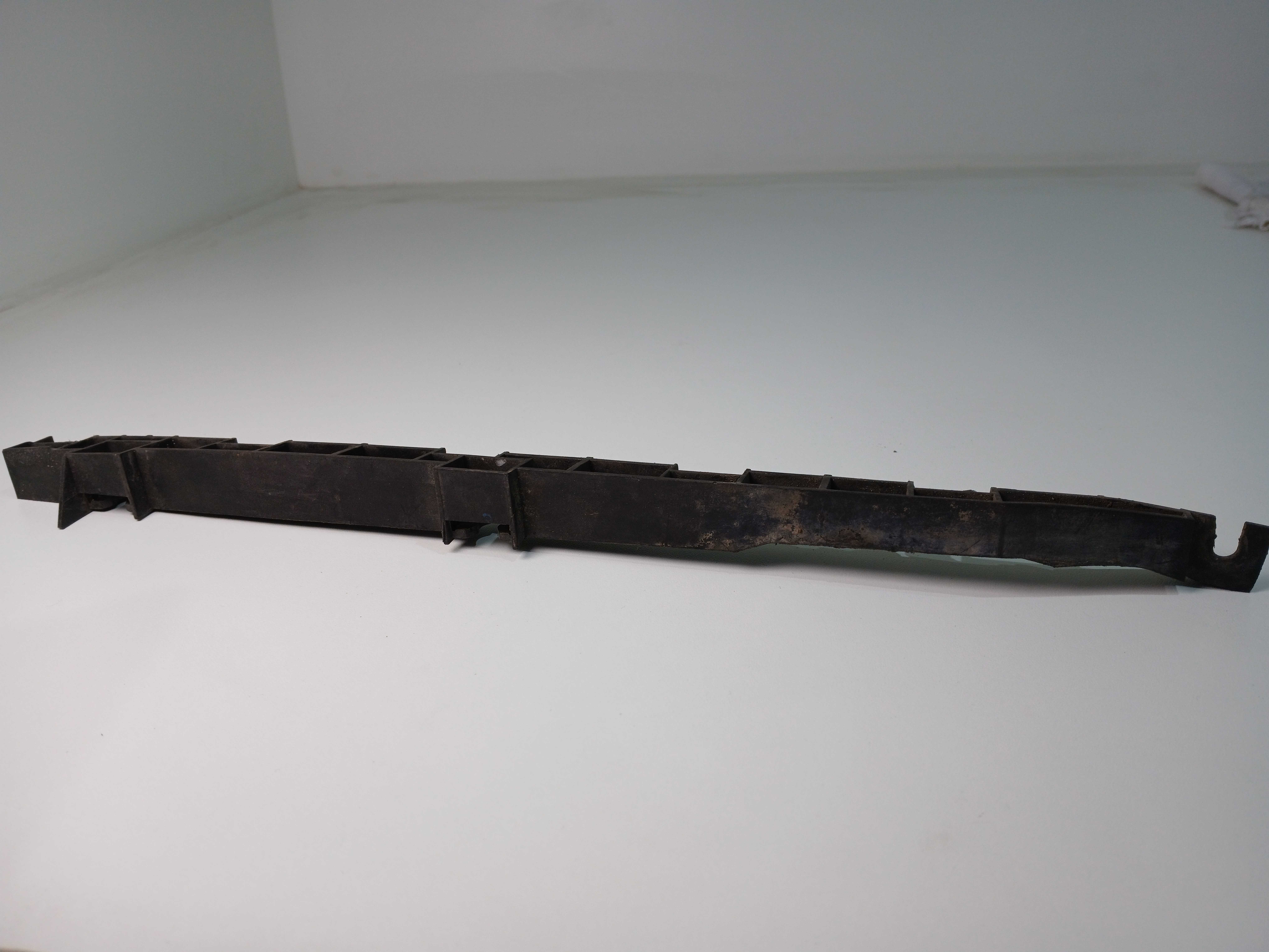 Guia parachoque traseiro esquerdo honda Fit 2004  2008 E4953