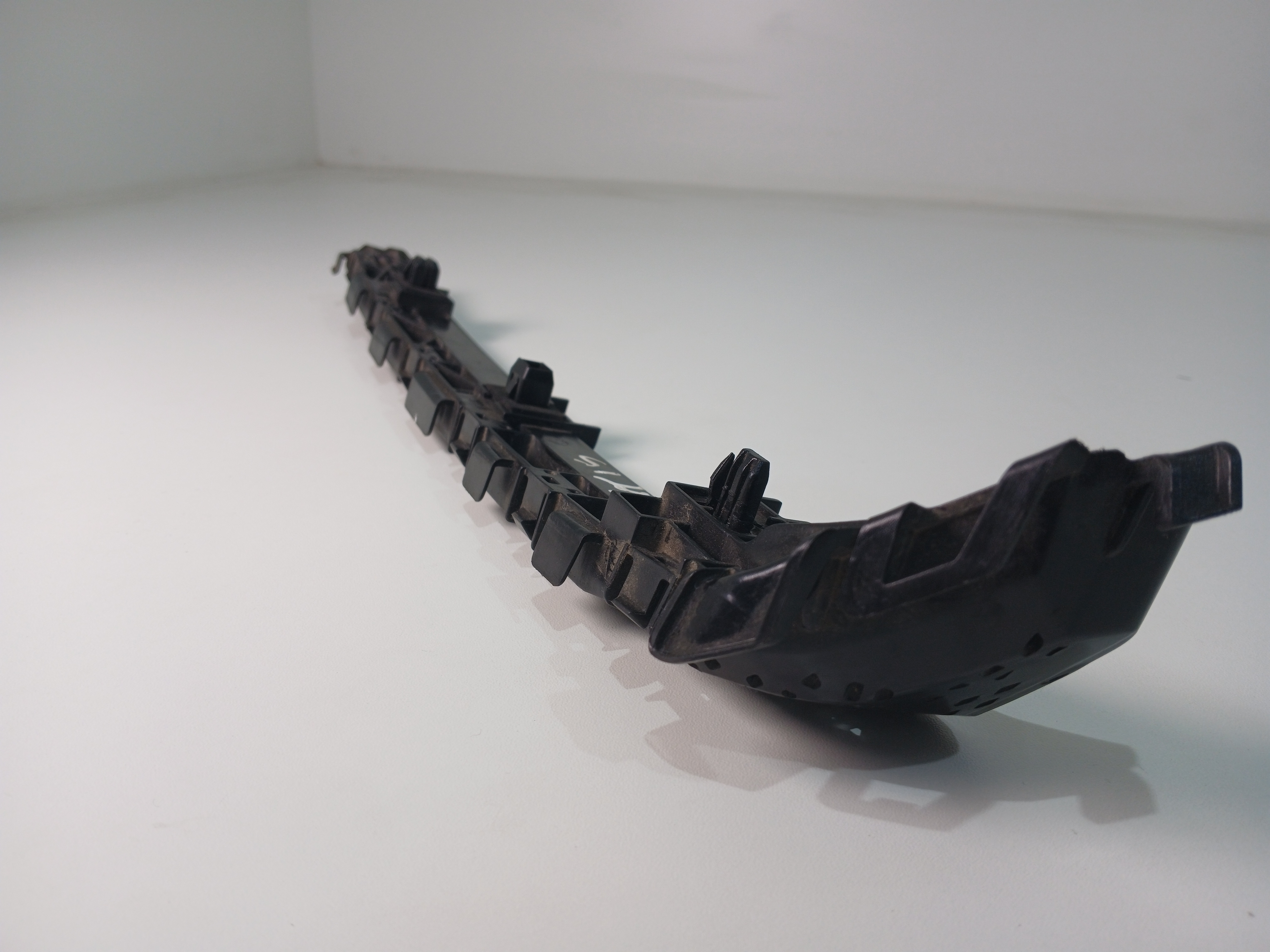 Guia parachoque traseiro esquerdo Honda Fit 2019 2020 E5014