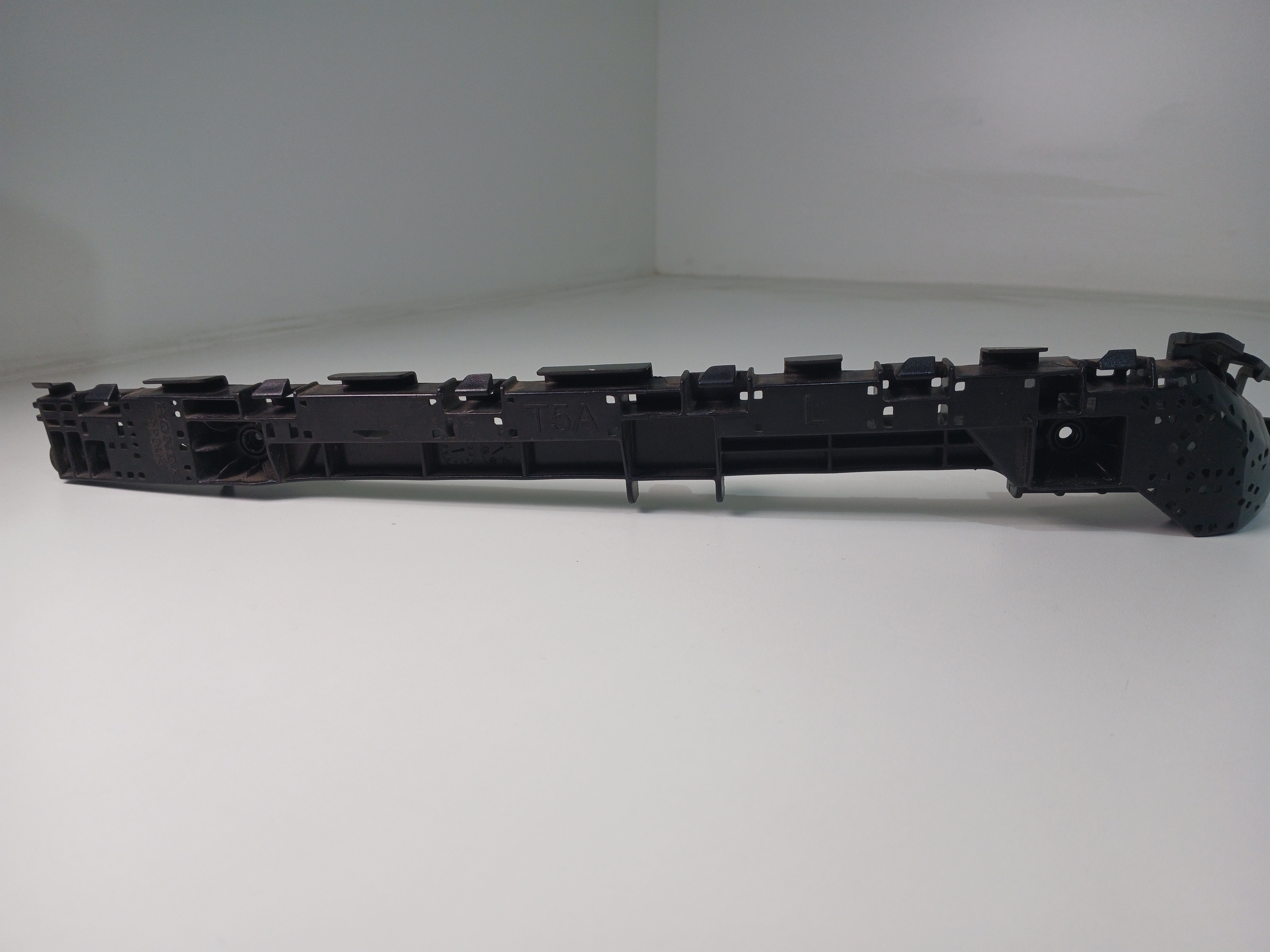 Guia parachoque traseiro esquerdo Honda Fit 2019 2020 E5015