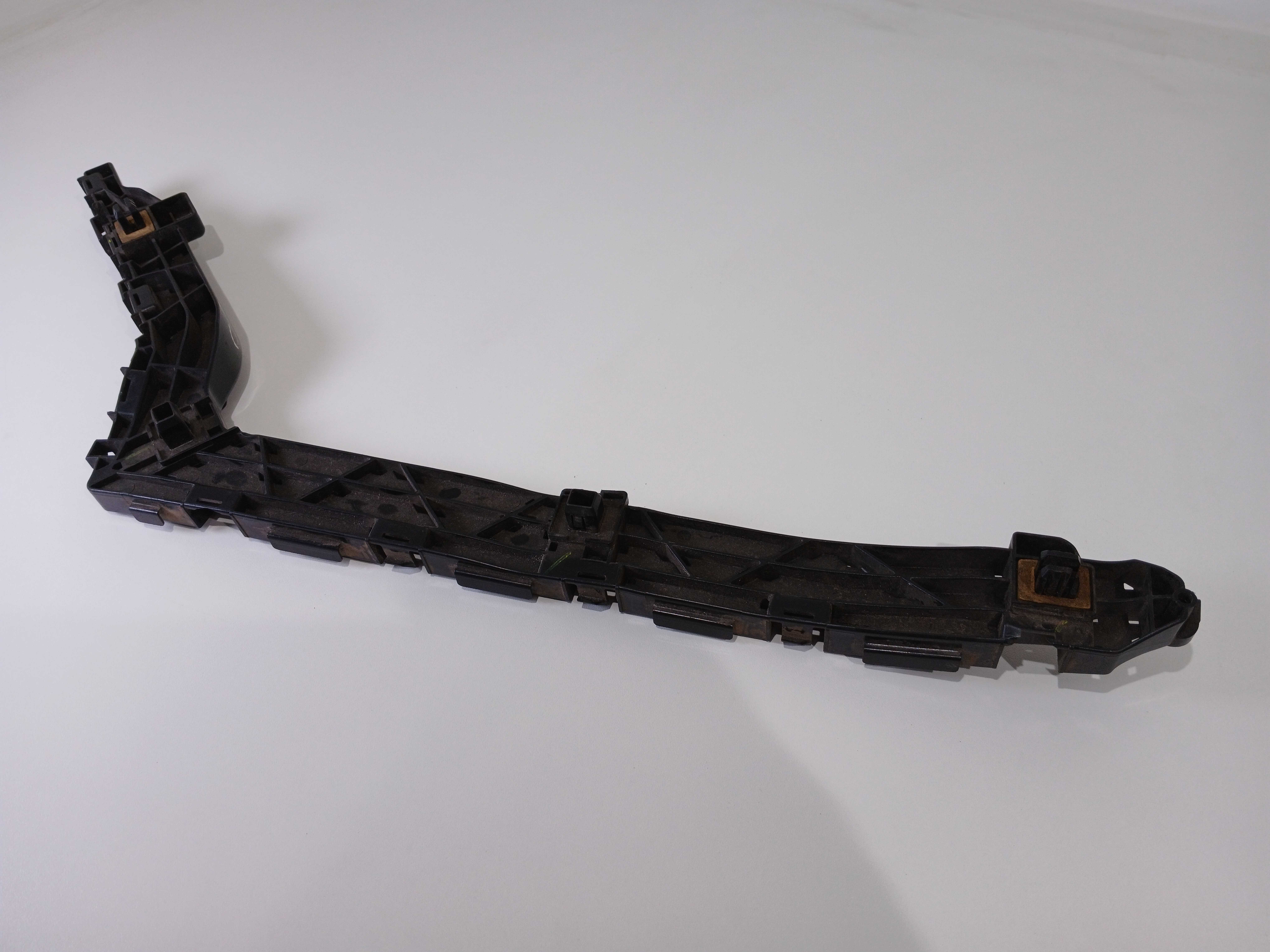 Guia Parachoque traseiro direito honda crv 2012 a 2014