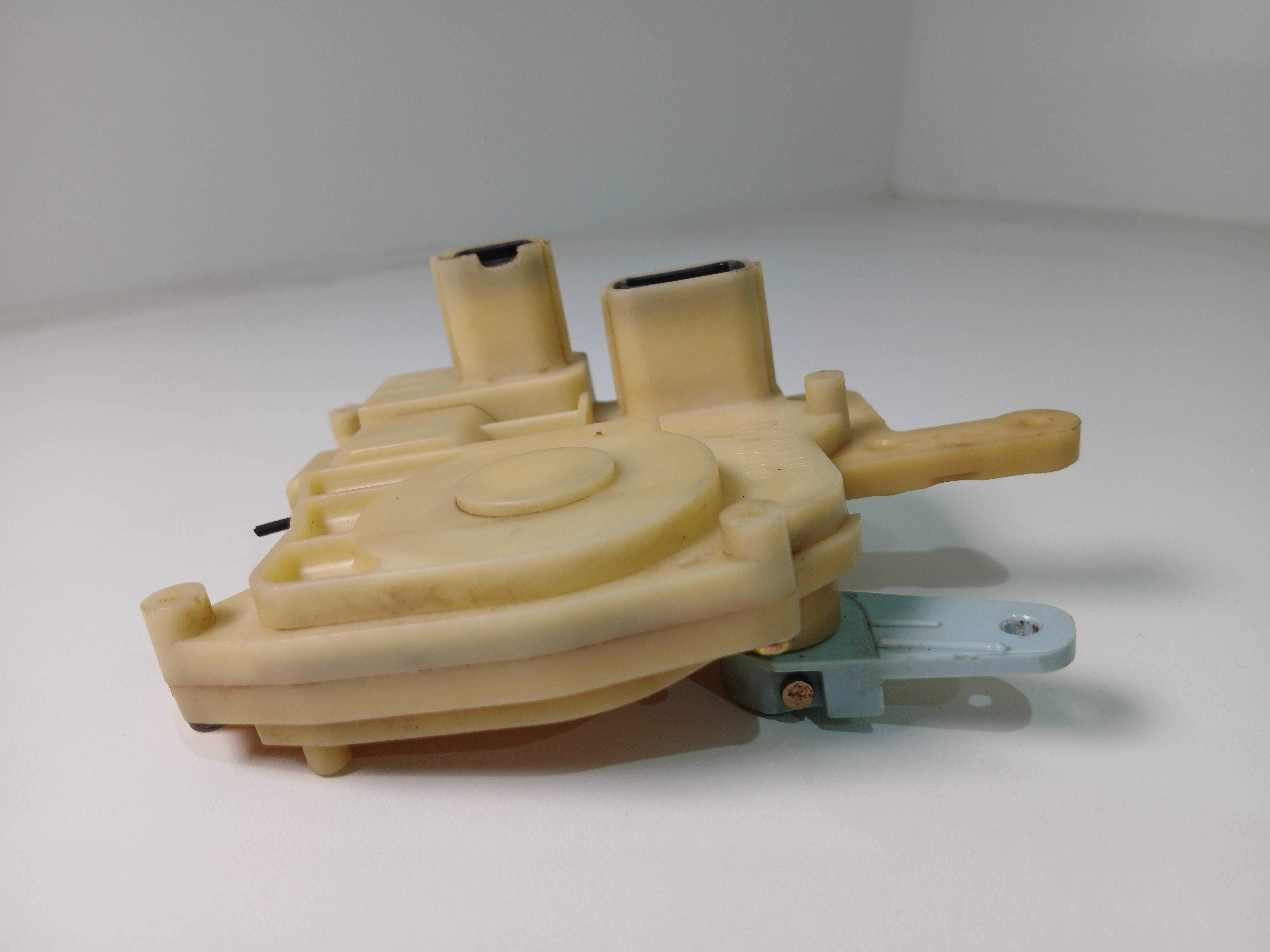 Fechadura tranca traseira esquerda Accord 1998 a 2001