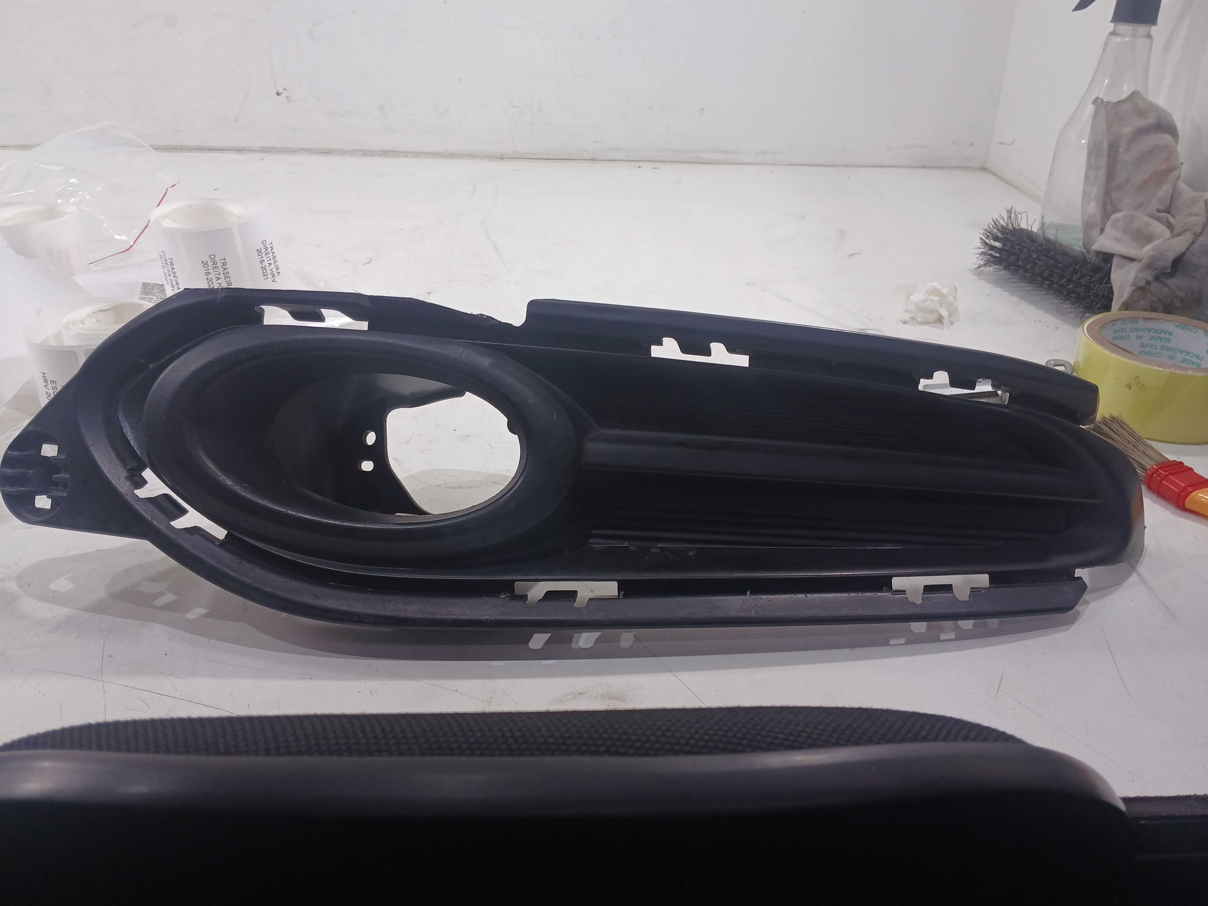 Moldura esquerda farol milha honda hrv 2016 2021 41986