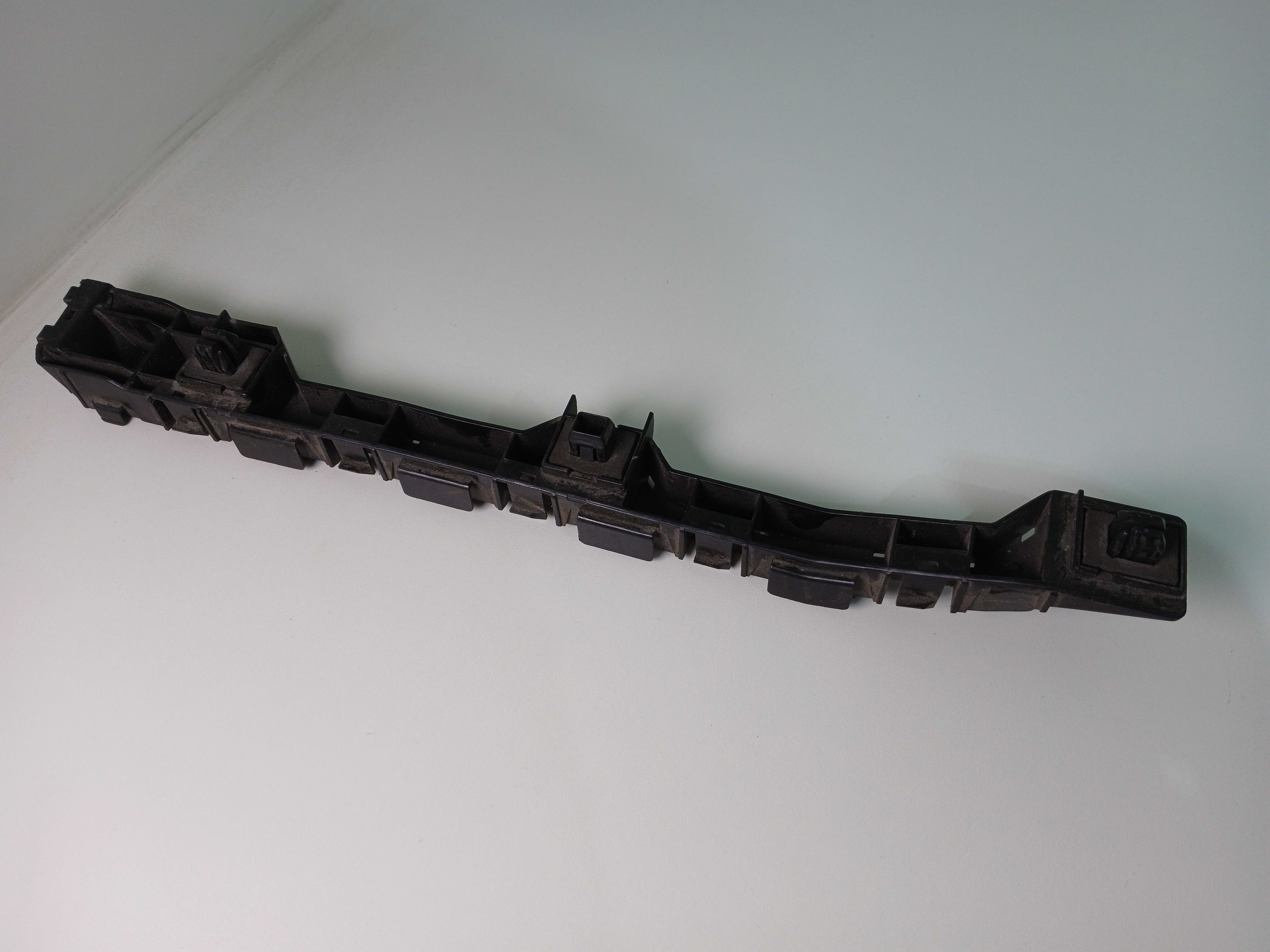 Guia Parachoque traseiro direito honda hrv 2015 a 2021