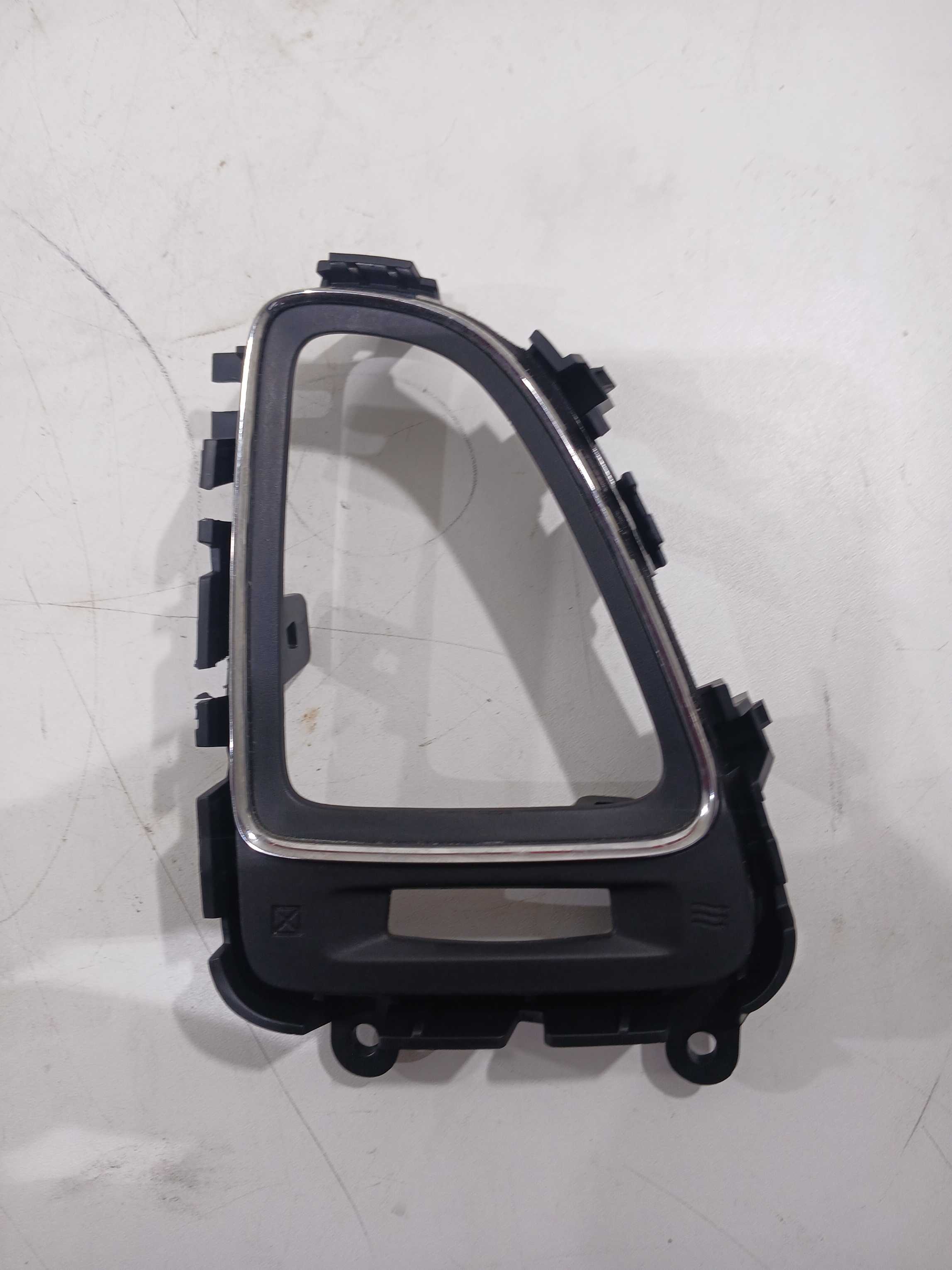 Acabamento difusor ar esquerdo honda hrv 2016 2021 41980