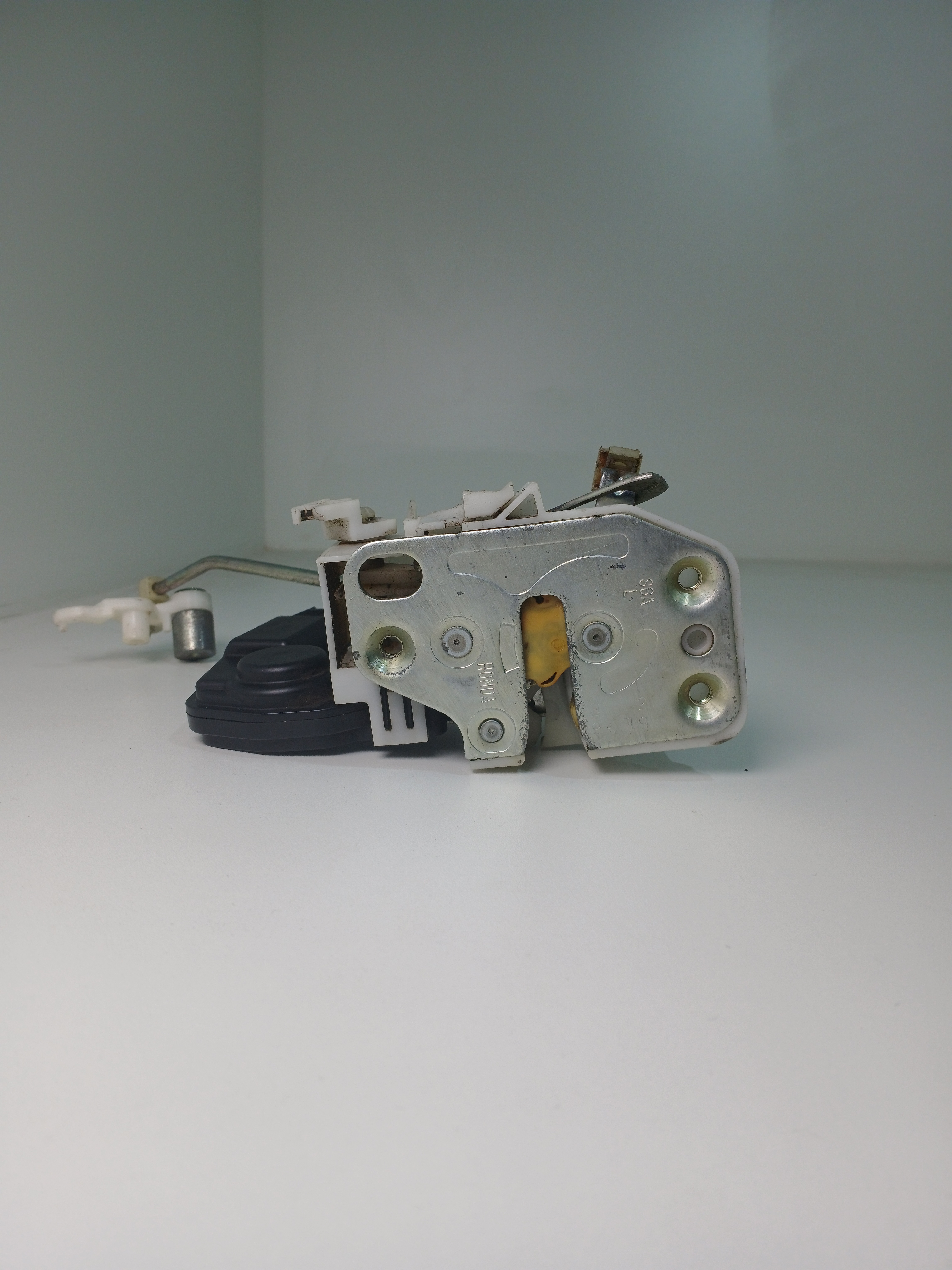 Fechadura tranca dianteira esquerda Crv 2001 a 2006 E2772