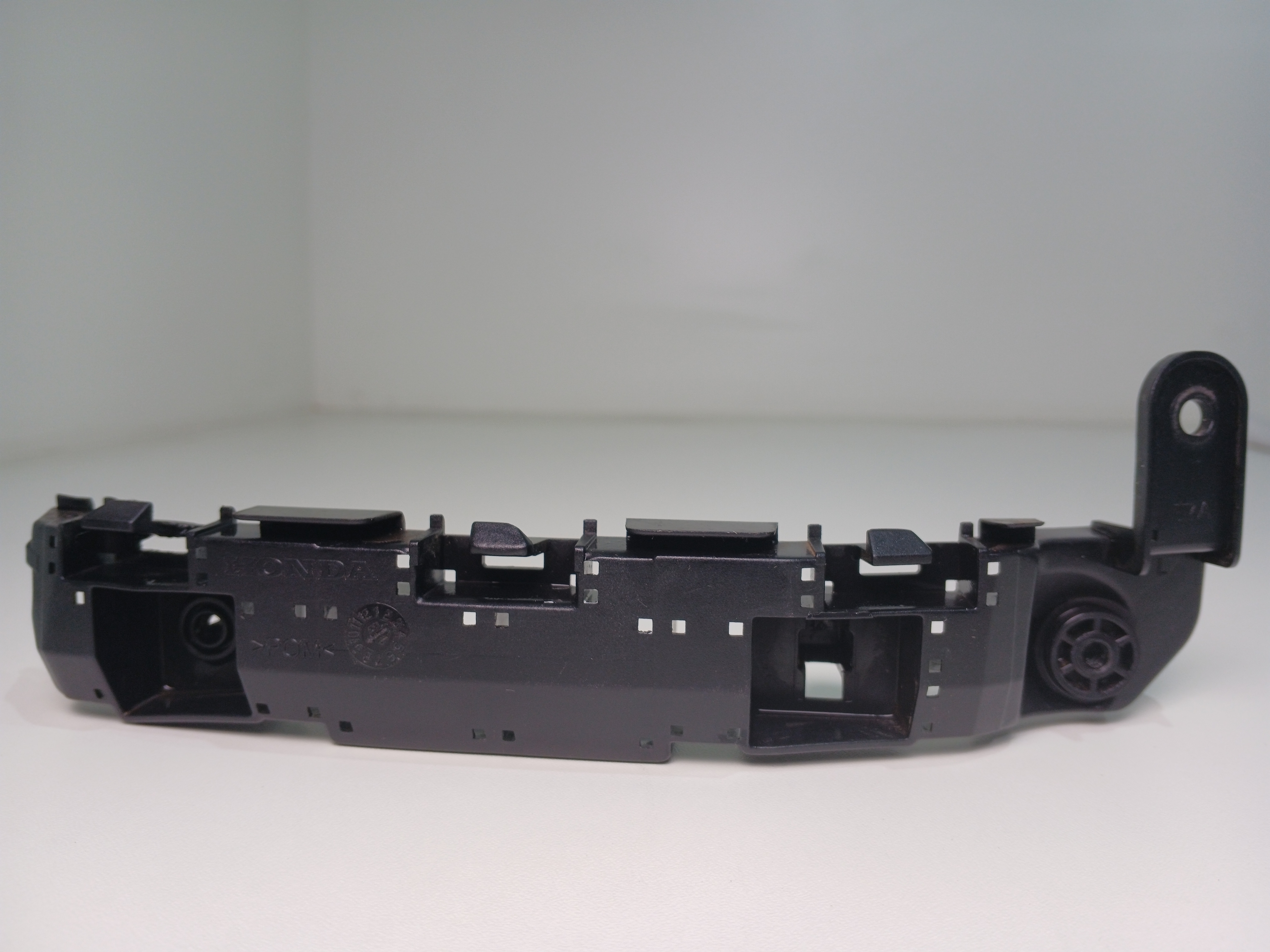 Guia parachoque dianteiro esquerdo Honda Hrv 2015 2016 E4978