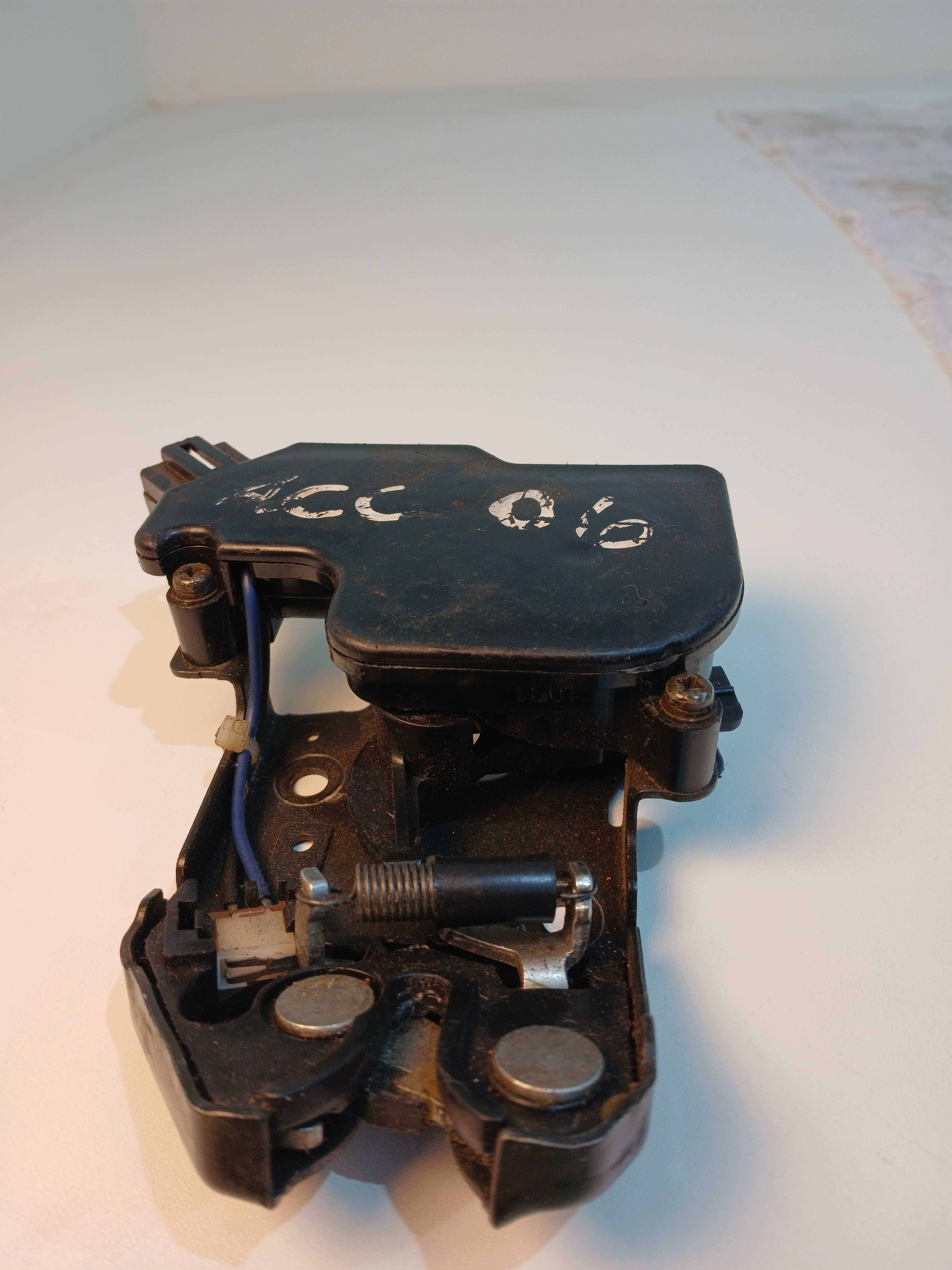 Fechadura tranca tampa traseira Honda Accord 2006 E3147