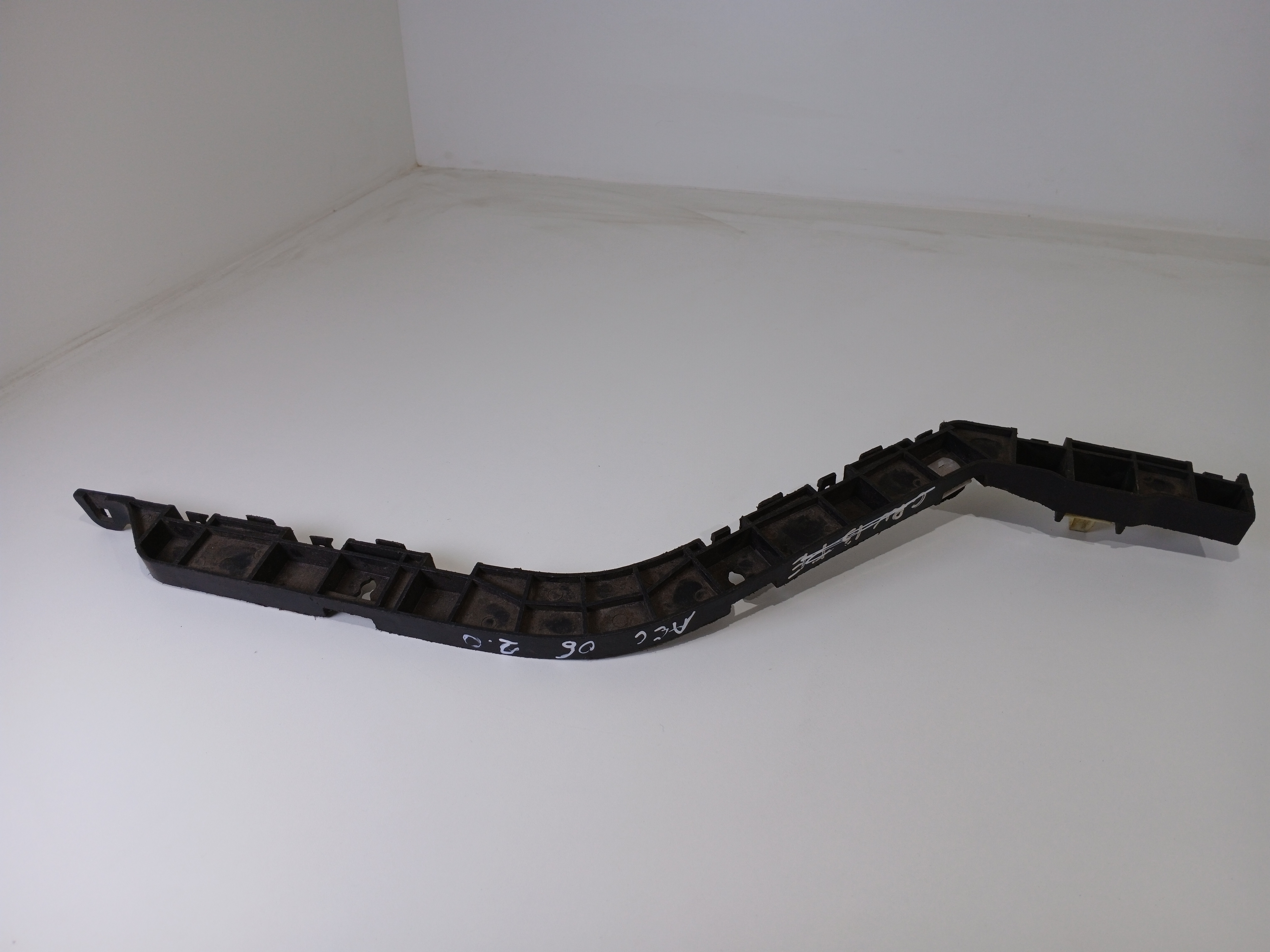 Guia Parachoque traseiro esquerdo honda accord 2005 a 2007