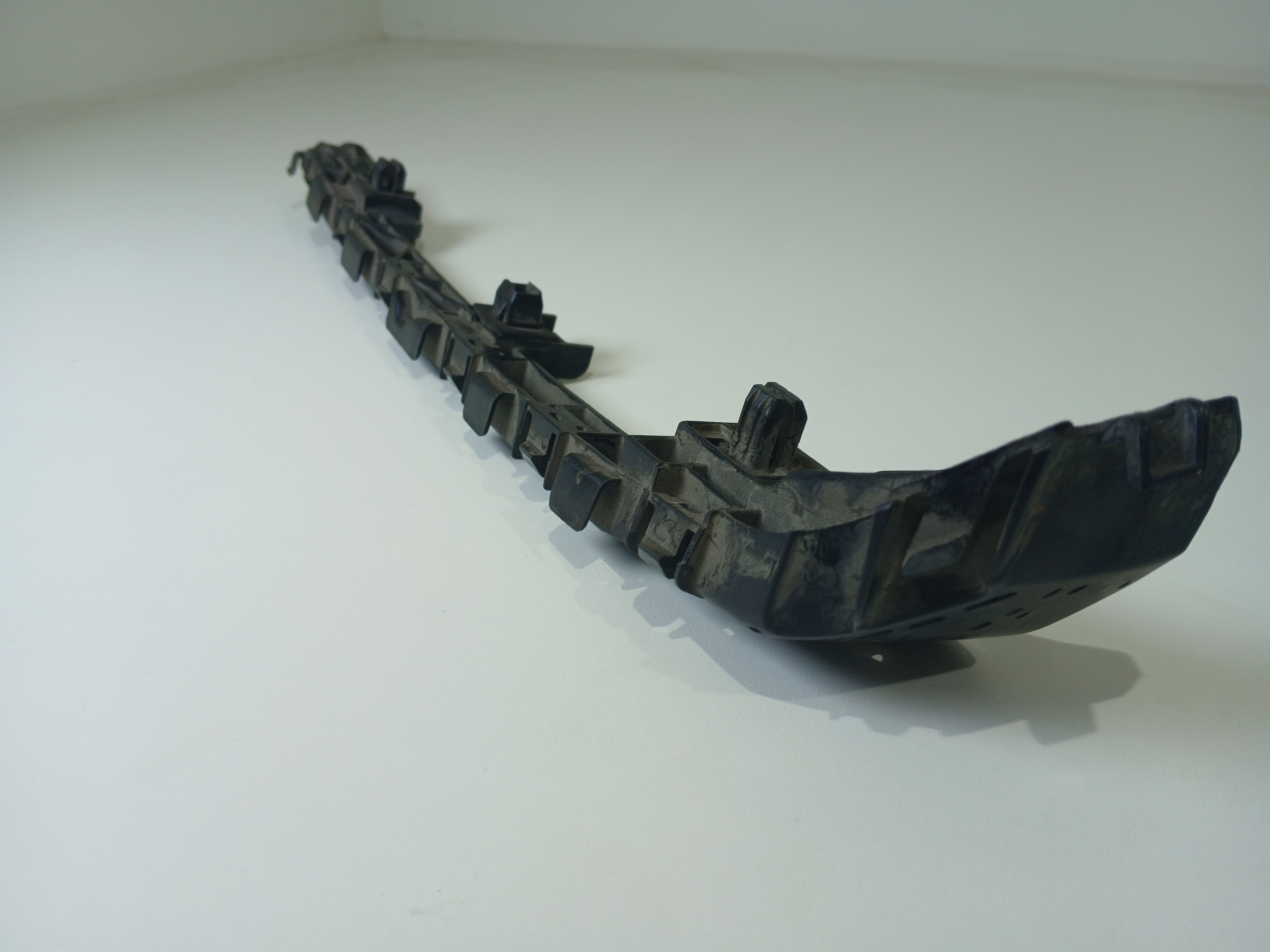 Guia parachoque traseiro esquerdo Honda Fit 2015 2016 E5018