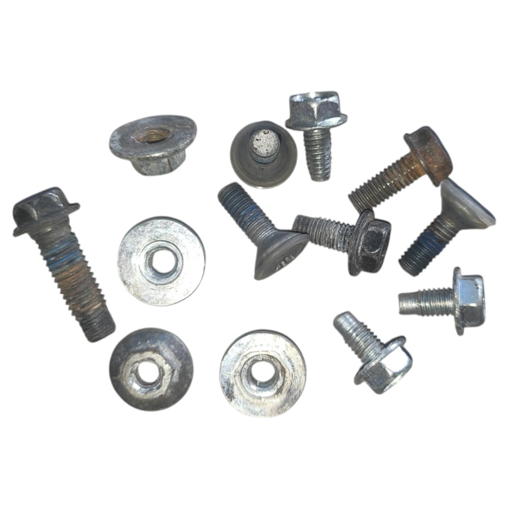 Parafuso Porta Dianteira Esquerda Nissan Sentra 2008 2013