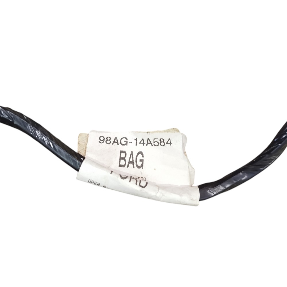 Chicote Tampa Traseira Ford Focus Hatch 2001 2002 2003 2008 2