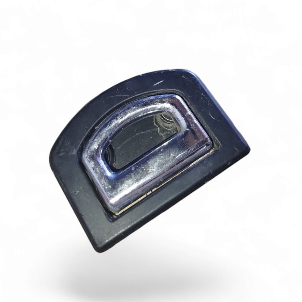 Gancho Puxador Porta Malas Vw Passat 1996 1997 1998 2005