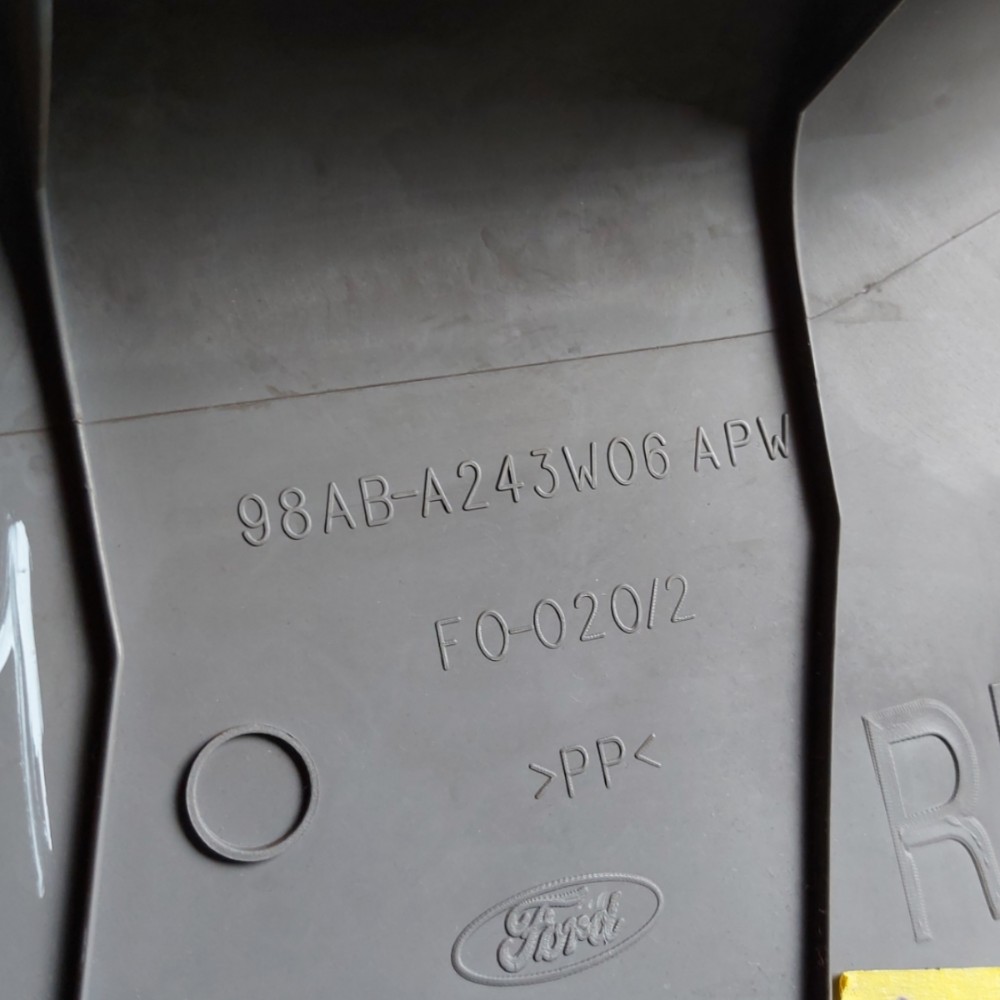 Acabamento Coluna Central Direita Focus 2000 2001 2005 2008 3