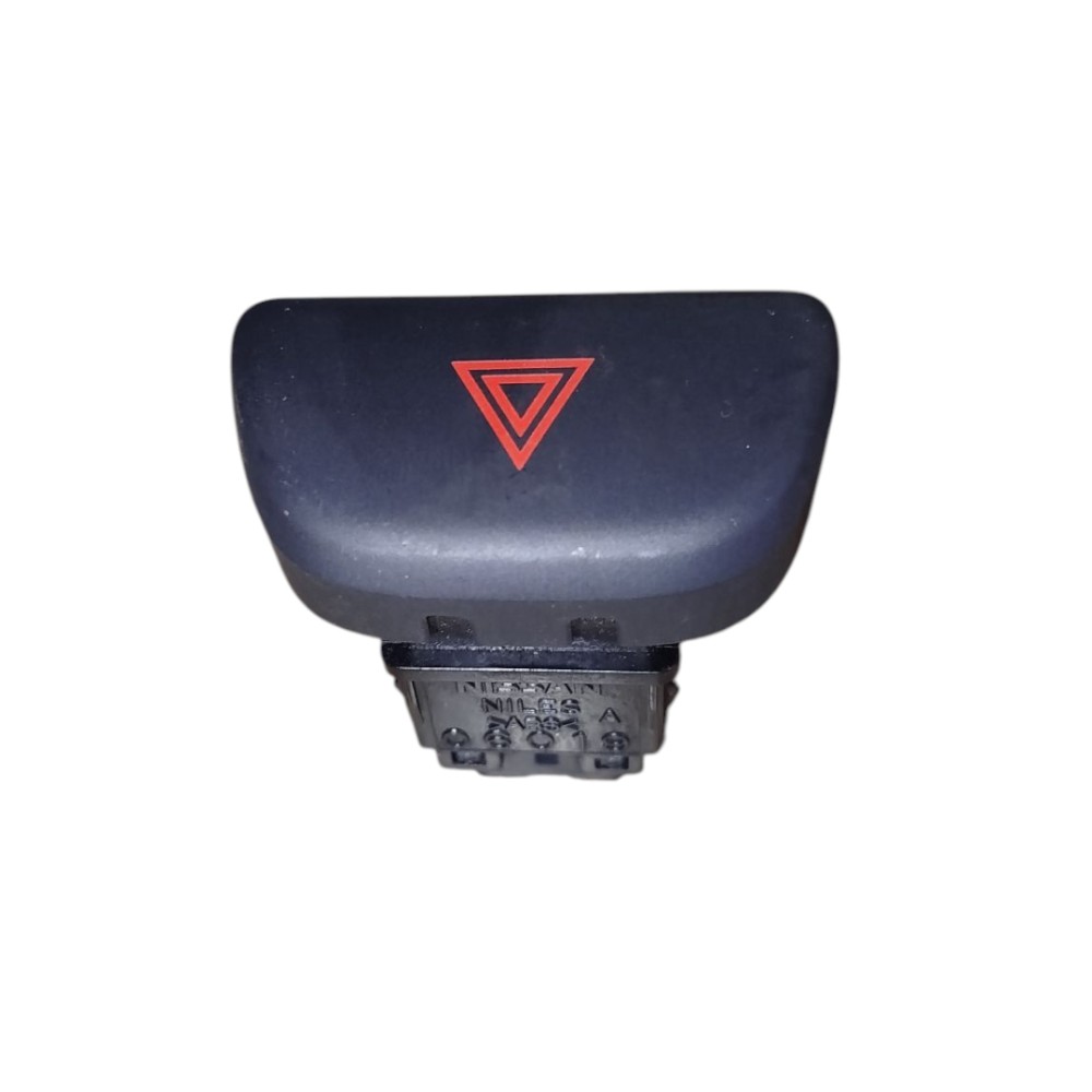 Botao Pisca Alerta Nissan March Versa 2011 2020  Preto