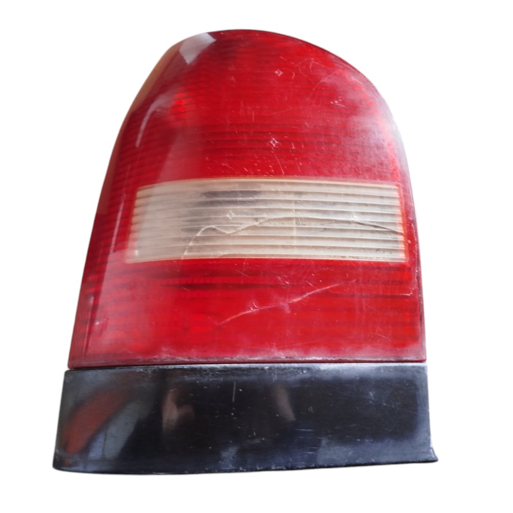 Lanterna Esquerdo Volkswagen Gol G2 G3 1.8 2001 2005 Detalhe Esquerdo/motorista Vermelha
