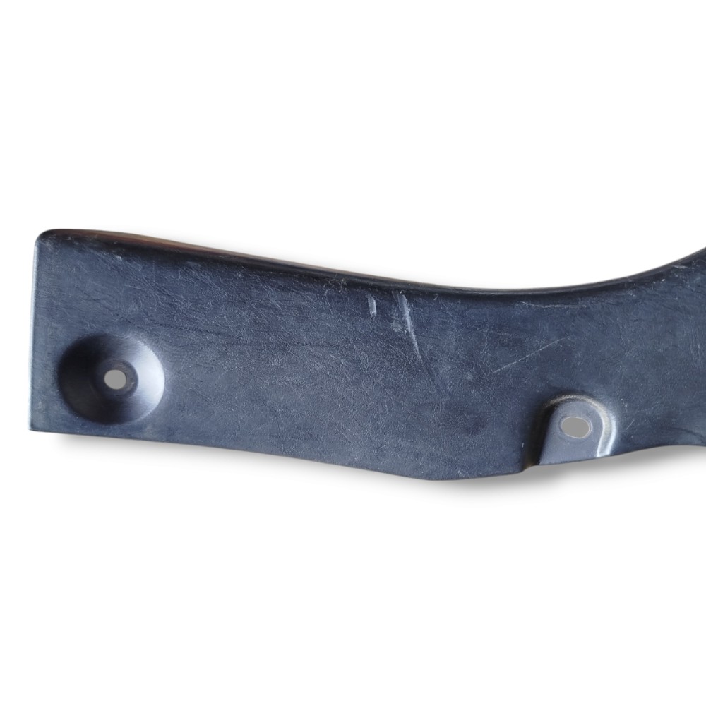 Moldura Direita Porta Malas Focus 2001 2005 2008 2