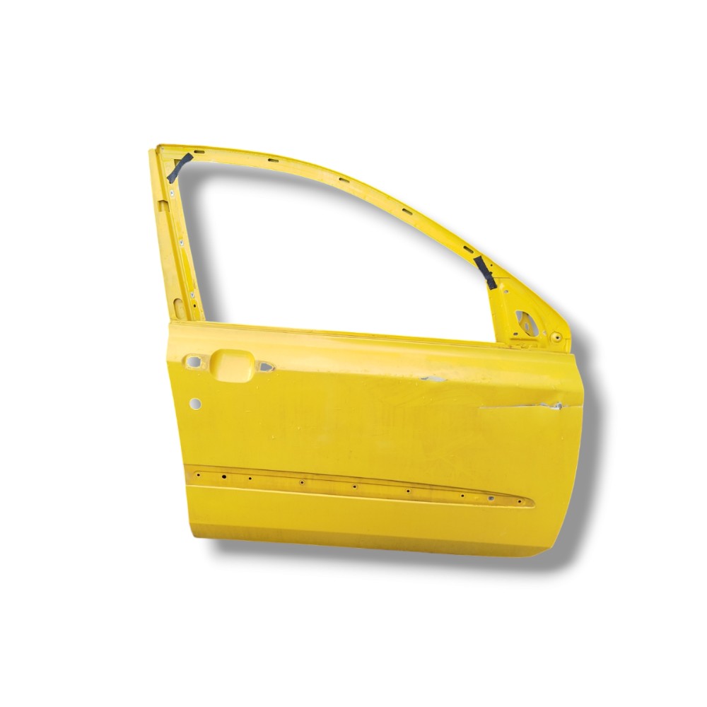 Porta Dianteira Direita Fiat Stilo 2006 2010 2012 Detalhe Dianteira Direita