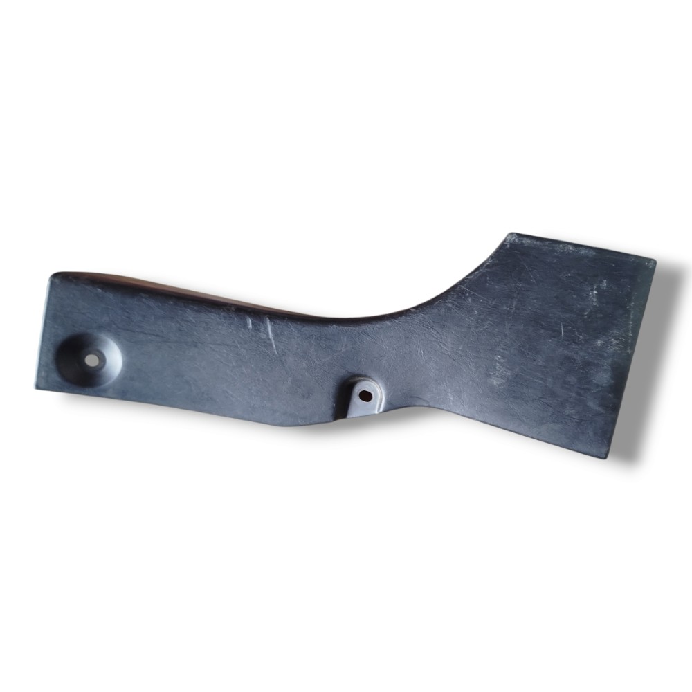 Moldura Direita Porta Malas Focus 2001 2005 2008 1