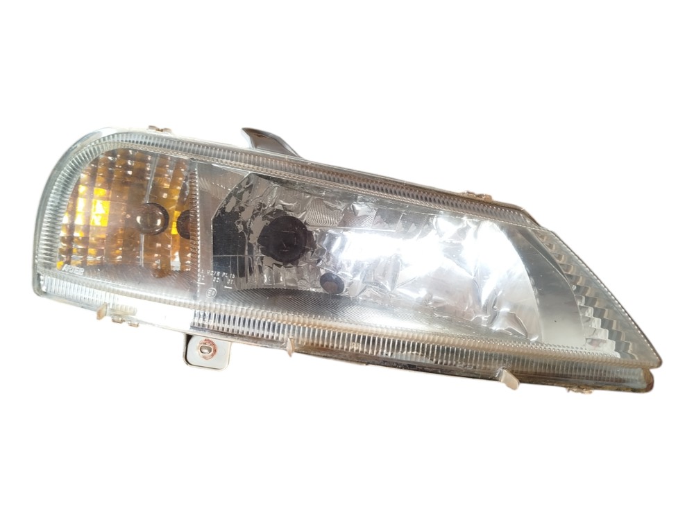 Farol Dianteiro Direito Celta 2001 2003 2005 2006 1100094 Direito 1