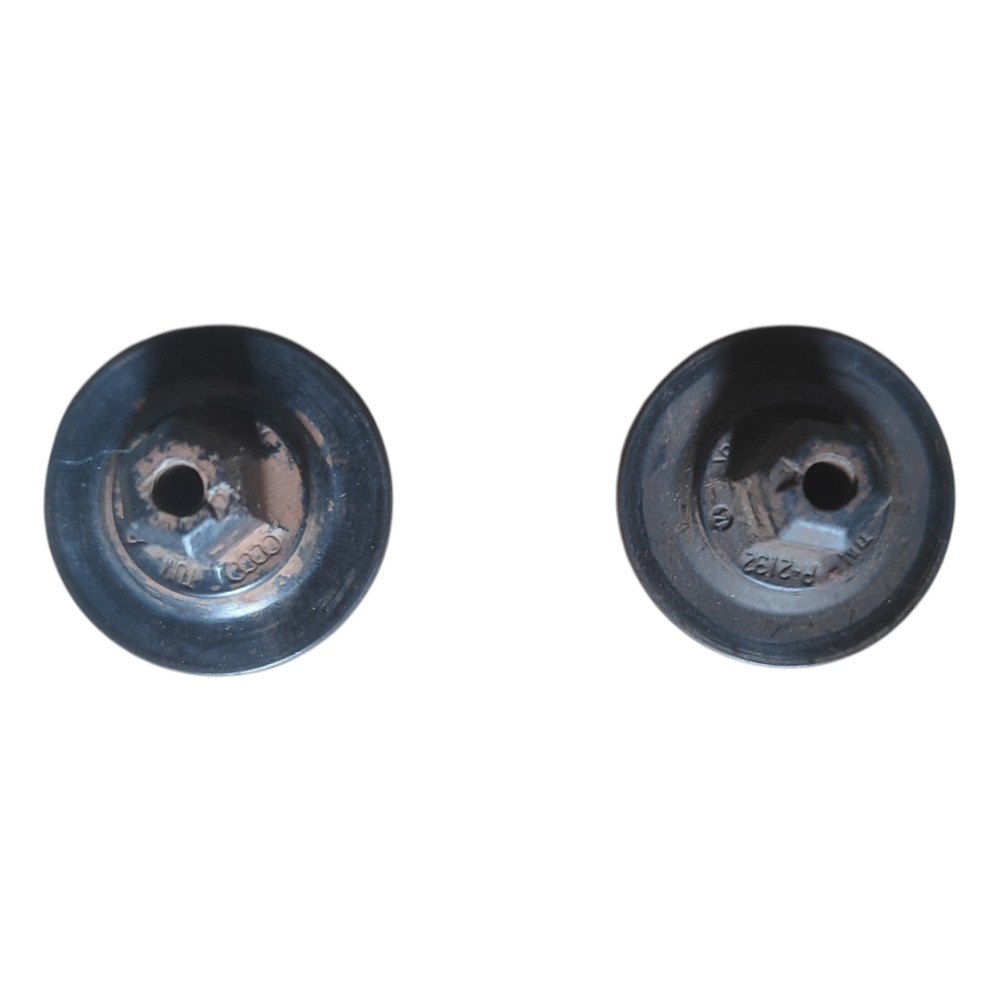 Par Grampos Parafuso Tremonha Vw Polo Gol Fox 2003 2008 2013