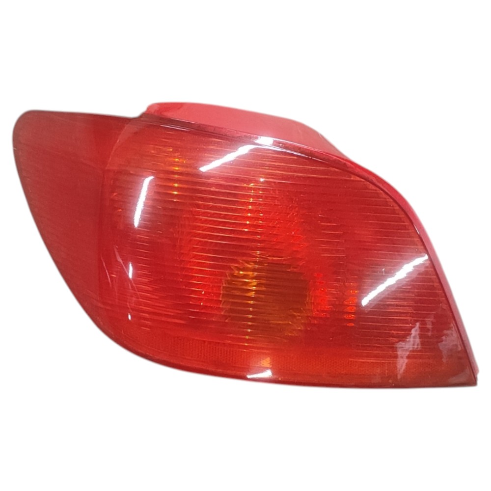 Lanterna Esquerda Peugeot 307 Hatch 2002 2003 2004 2005 2006 Esquerdo/motorista Vermelho