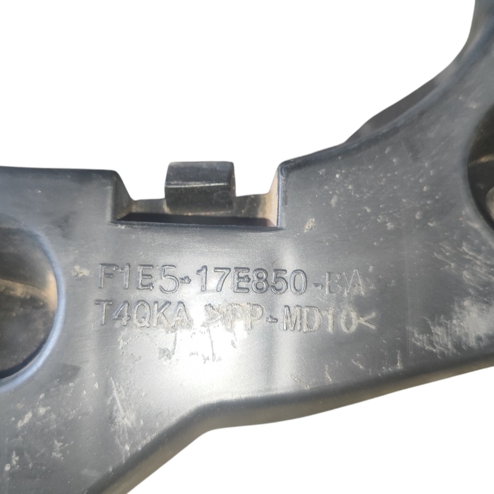 Guia Direito Parachoque Traseiro Ford Focus 2014 2015 2019 2