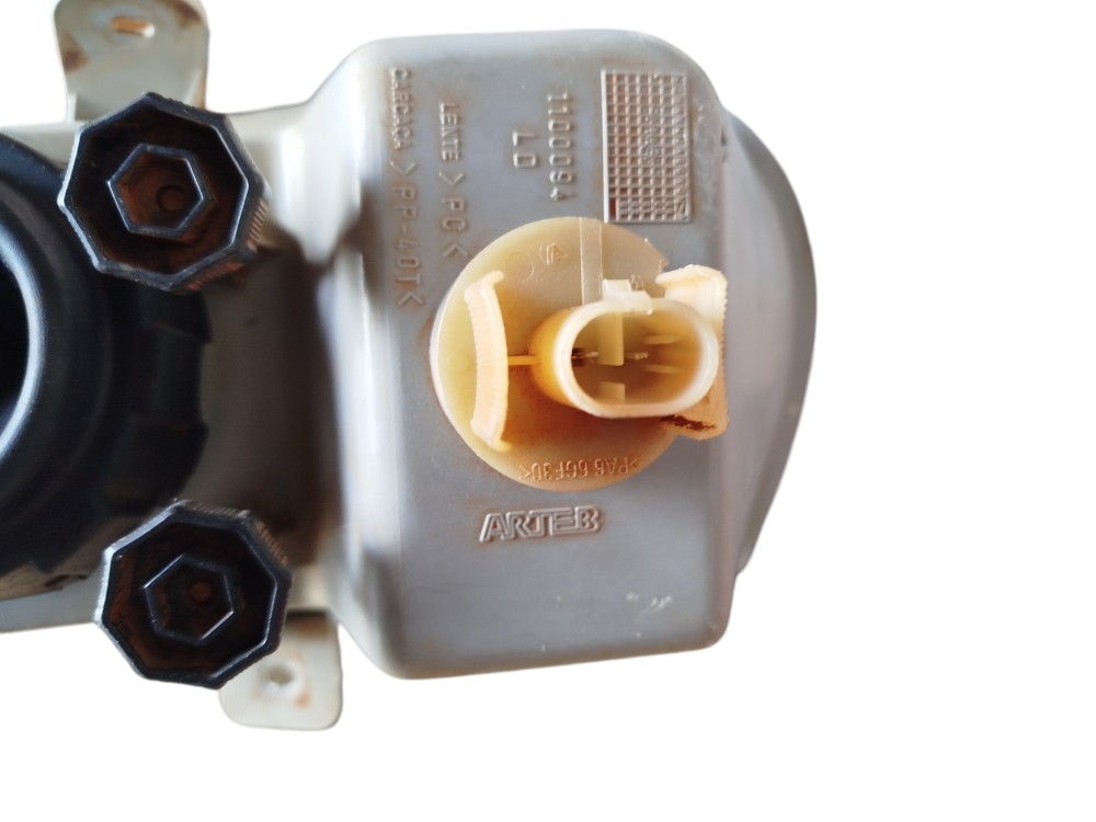 Farol Dianteiro Direito Celta 2001 2003 2005 2006 1100094 Direito 6