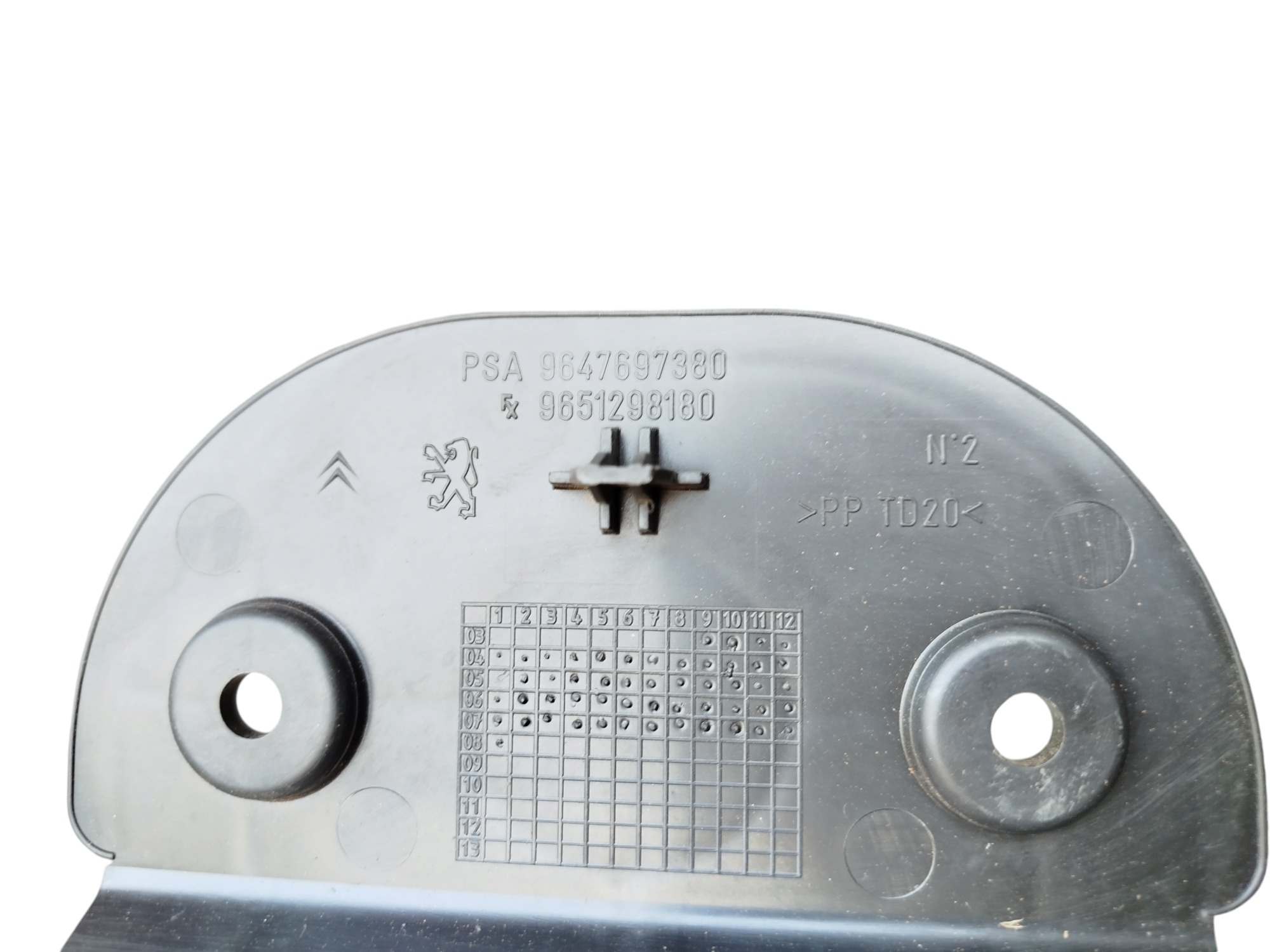 Moldura Compartimento Banco Traseiro 307 C4 2003 2013 4