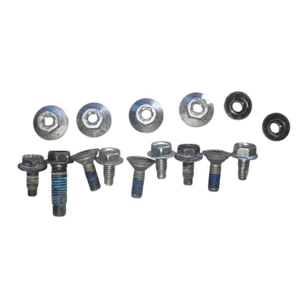 Parafuso Porta Dianteira Direita Nissan Sentra 2008 2013