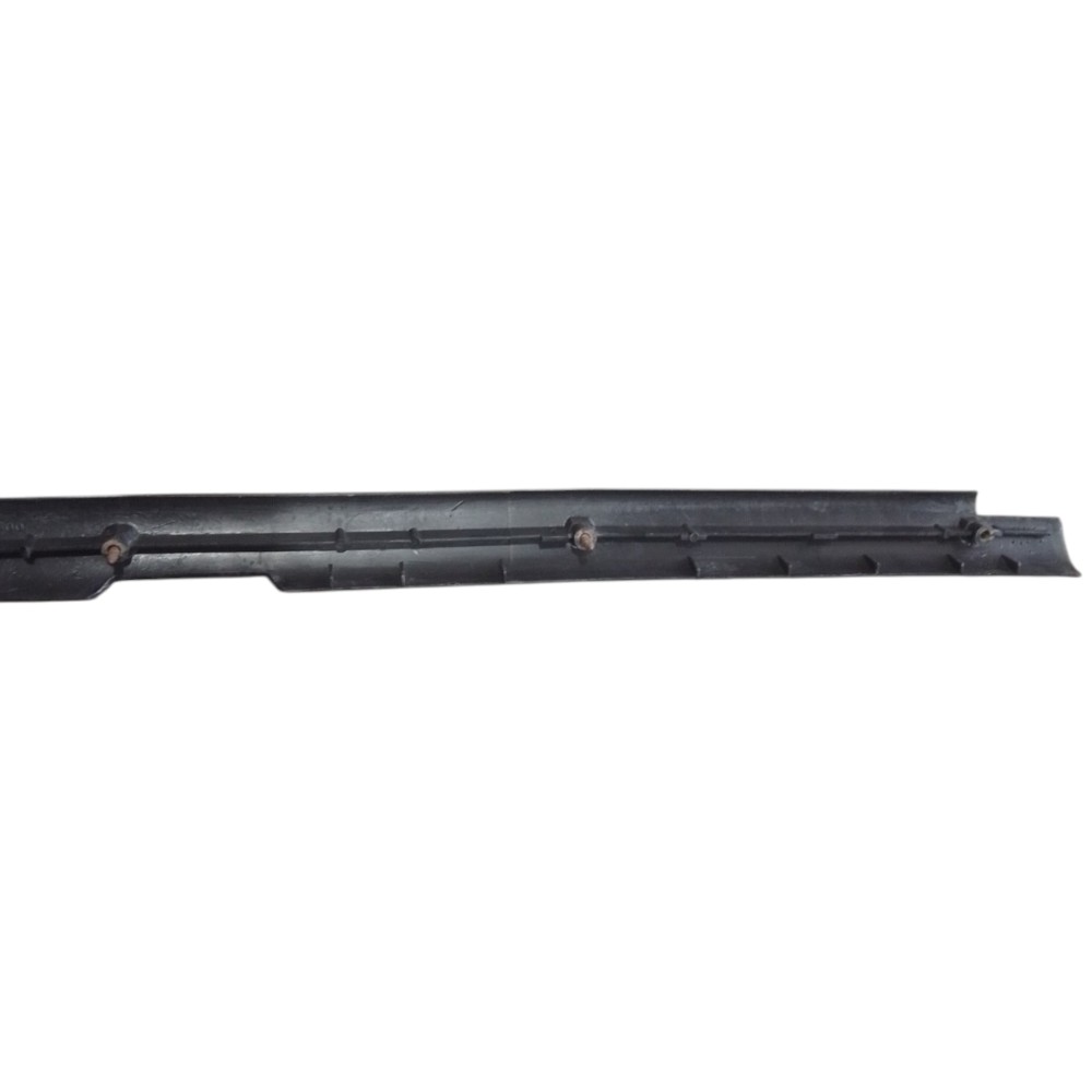 Moldura Soleira Porta Direita Fiat Uno Mille 2007 / 2008 Preto 2