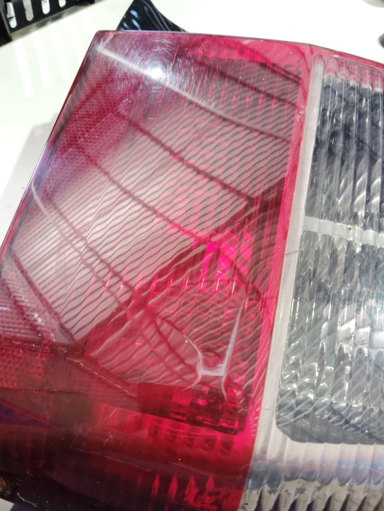 Lanterna Traseira Direita Fiat Uno Mille Original Plascar  Direito/passageiro Vermelho E Branco 7