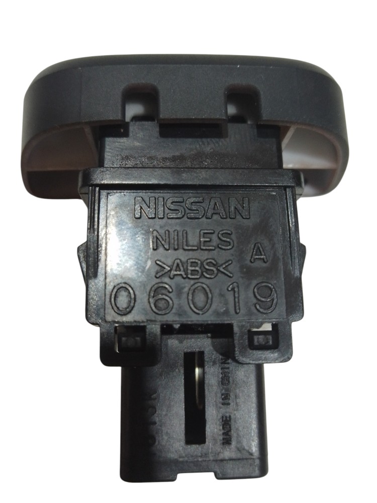 Botão pisca alerta Nissan March 2012 2016 6