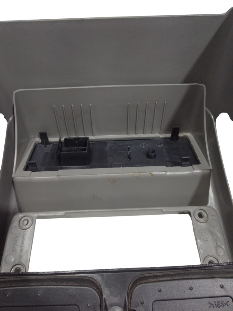 Moldura Painel Central Fiat Uno Mille 2004 2006 8