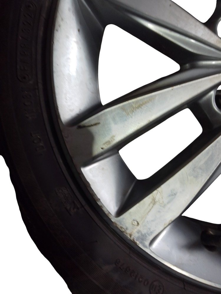 Roda aro 15 Volkswagen Fox original pneu meia vida prata 4