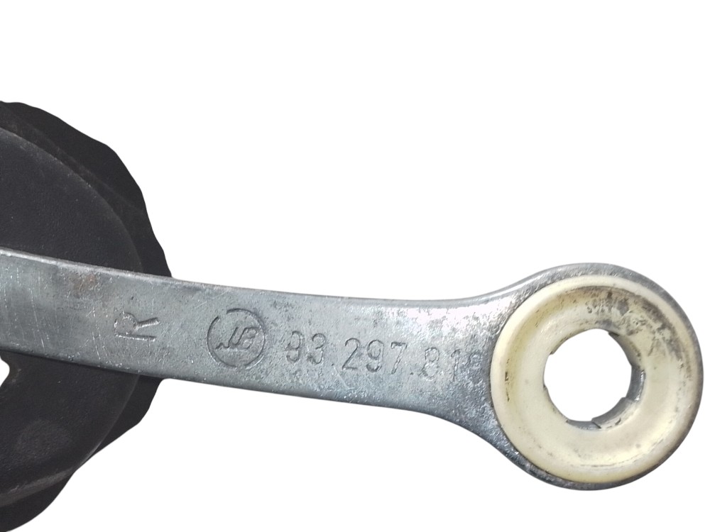 Limitador Da Porta Dianteira Direita Vectra 1996 A 2004  Cinza 7