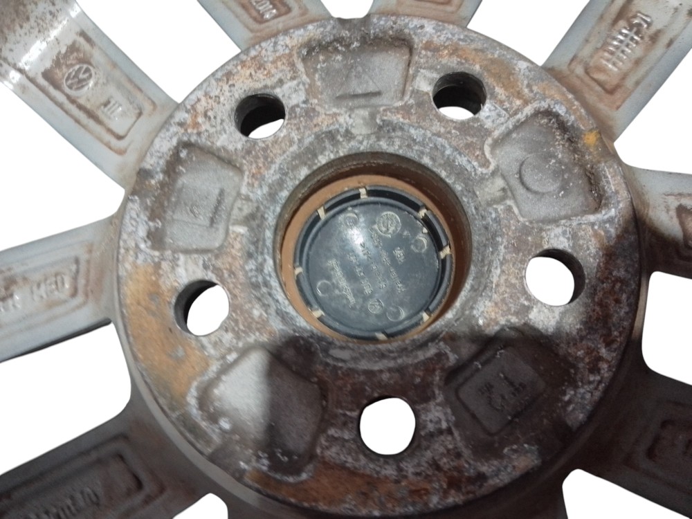 Roda aro 15 Volkswagen Fox original pneu meia vida prata 7