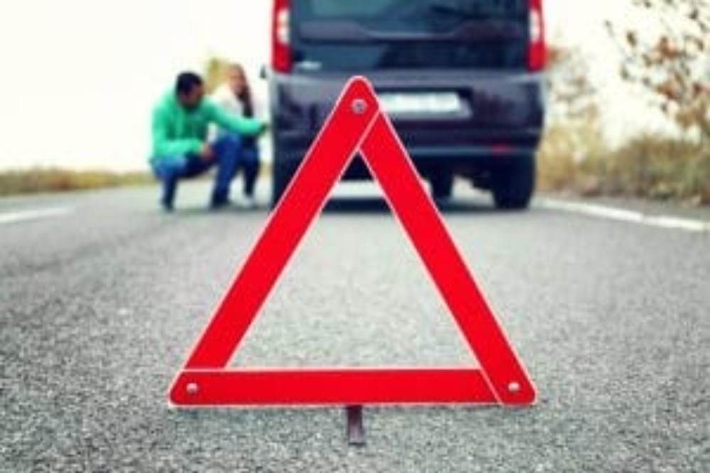 Triangulo Sinalização Para Carros Com Base 4