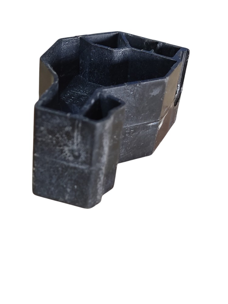 Suporte Cobertura Soleira Direita Chevrolet Vectra 1997/2004 Preto 7