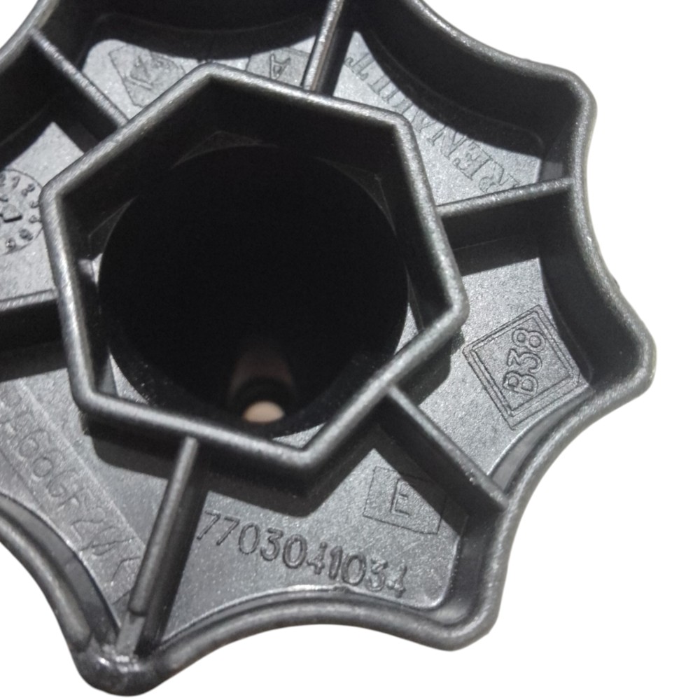 Porca Rosca Suporte Trava Estepe Renault Sandero 1994 A 2002 8