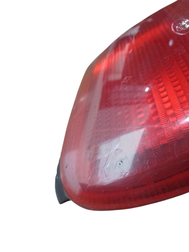 Lanterna Traseira Direita Tampa Ford Escort 1997 A 2002 Direito/passageiro Vermelho 2