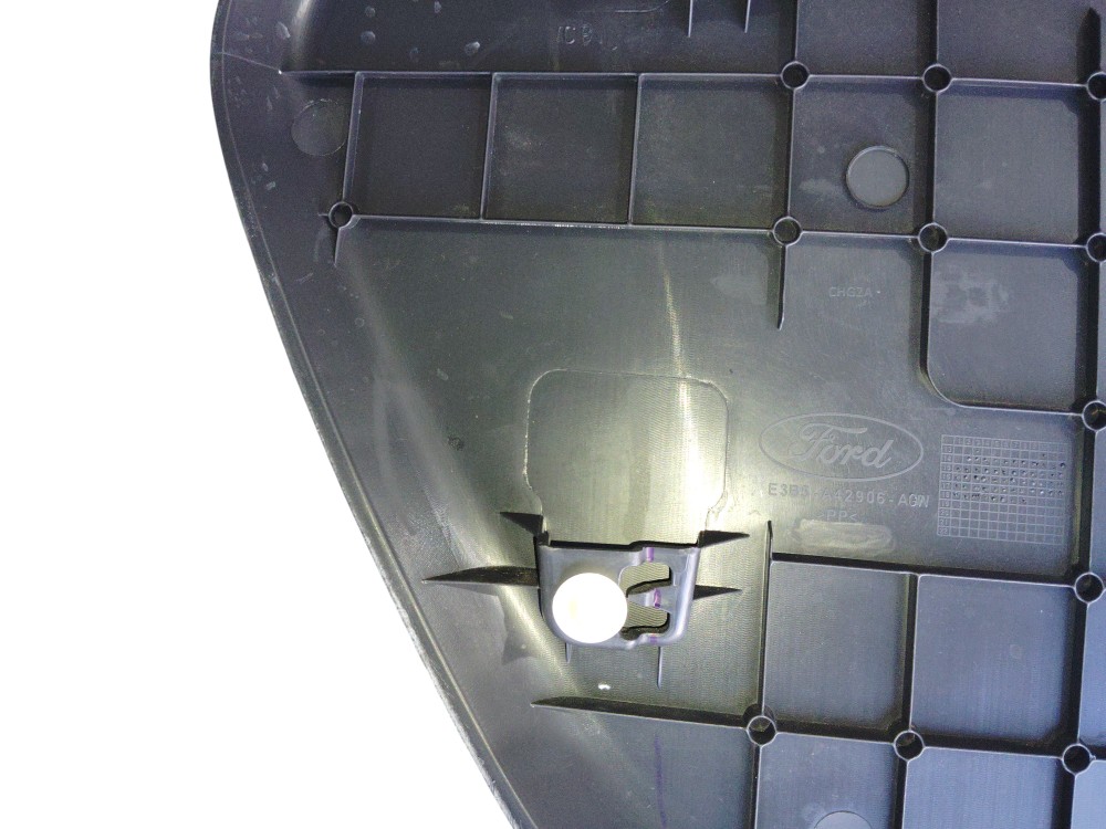 Moldura Interna Tampa Traseira Ford Ka 2013 A 2020 4